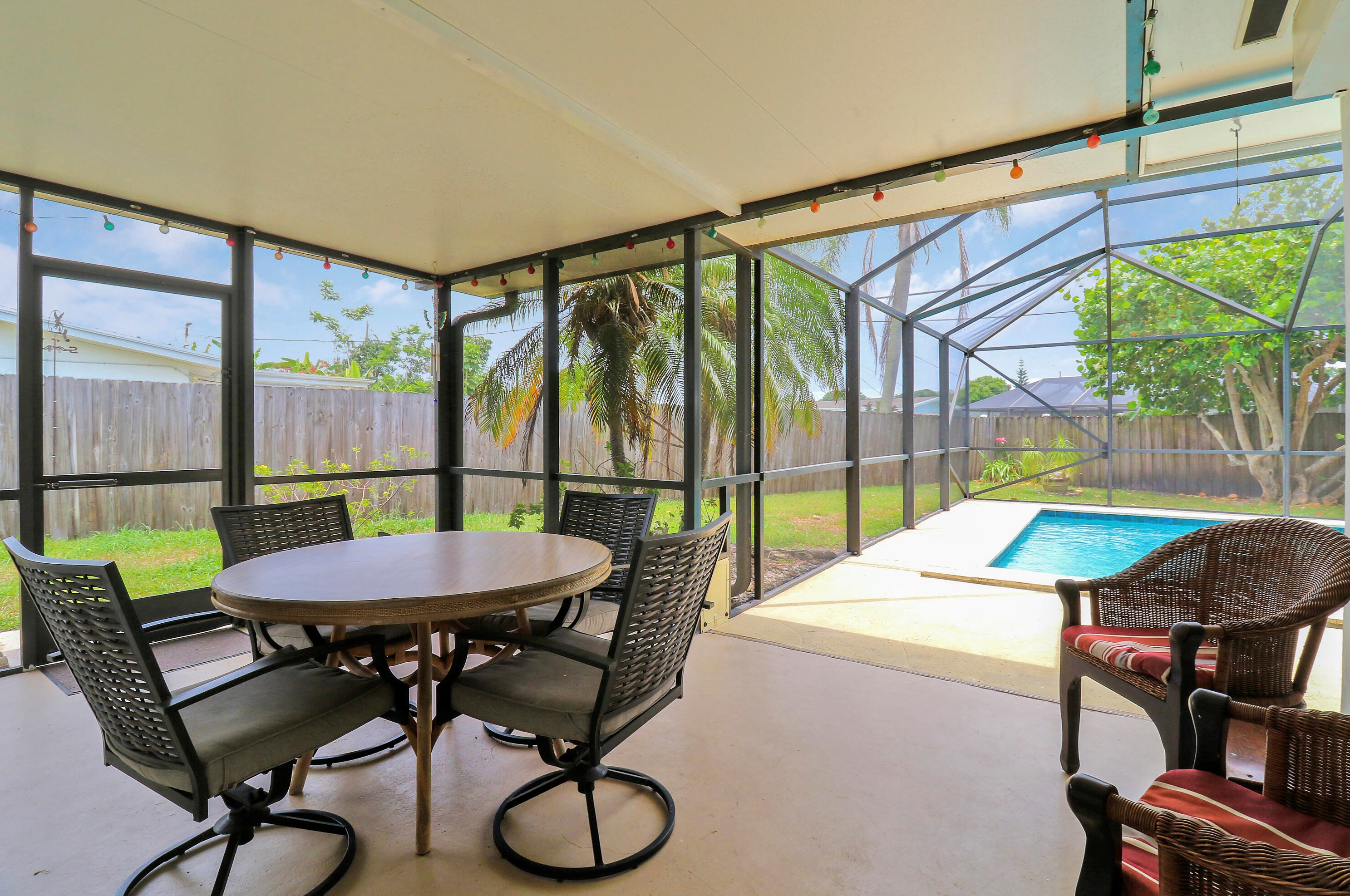 750 Oak St, Fort Pierce FL 34952-1365 exterior