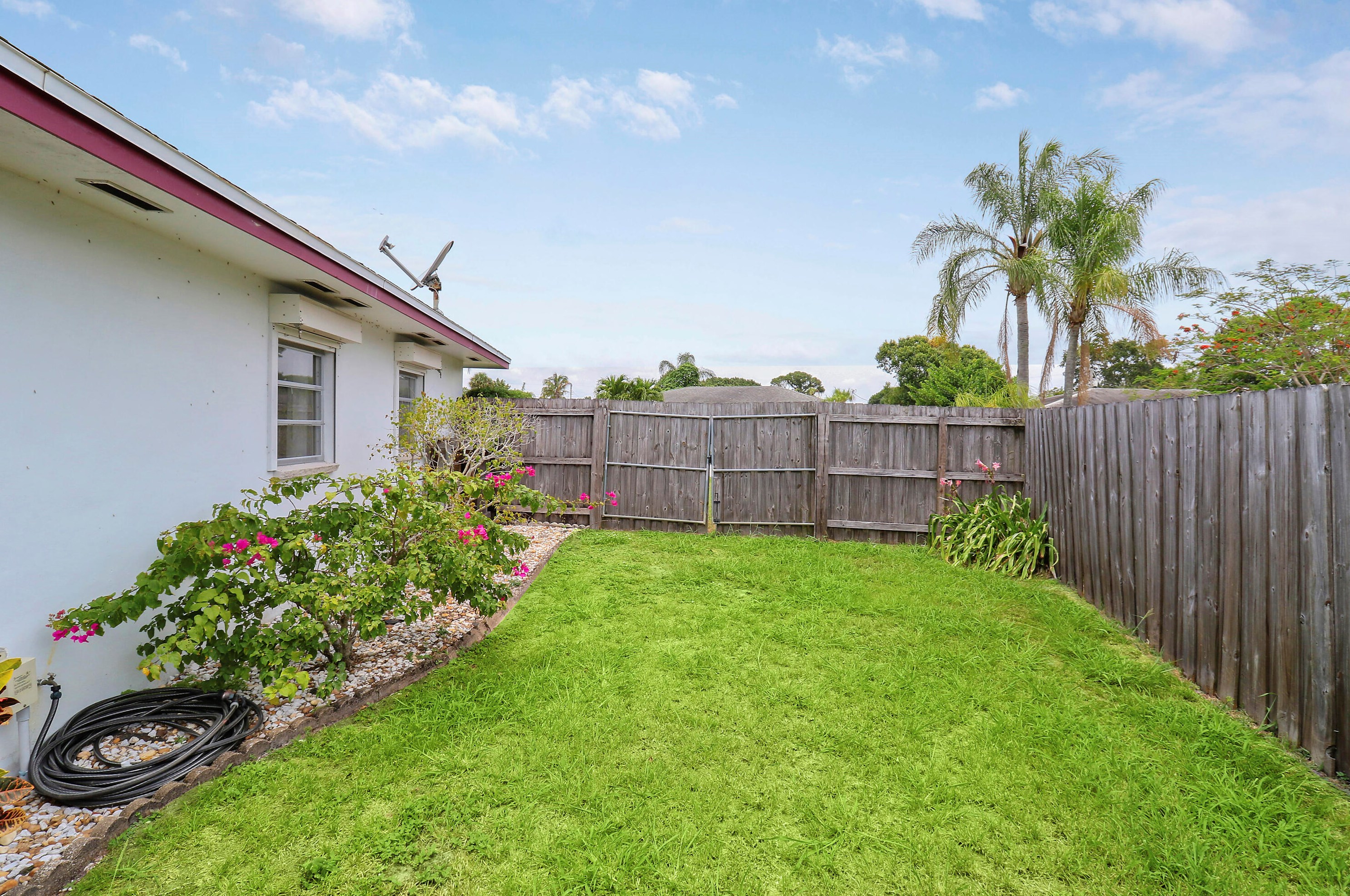 750 Oak St, Fort Pierce FL 34952-1365 exterior