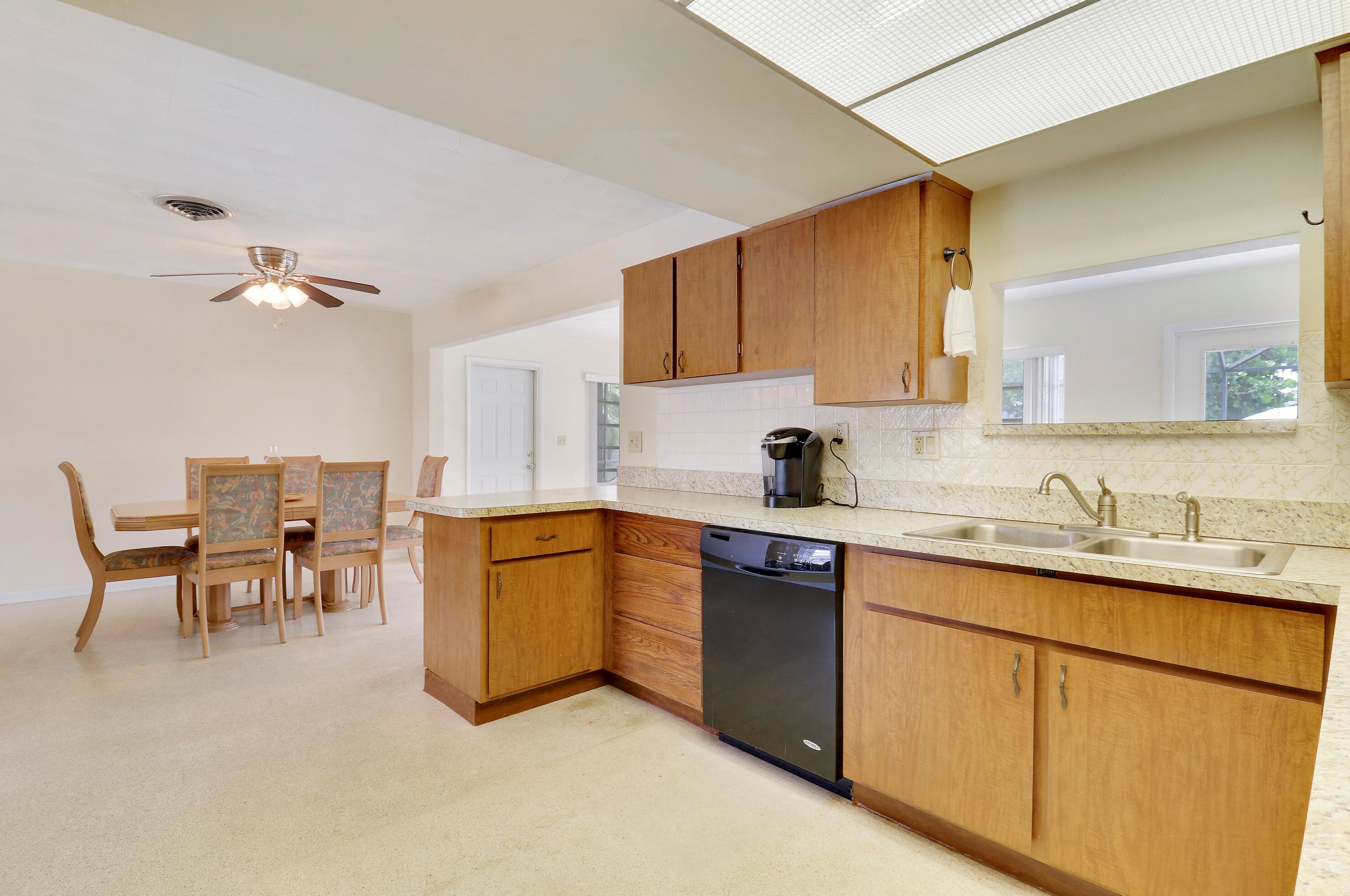 750 Oak St, Fort Pierce FL 34952-1365 exterior