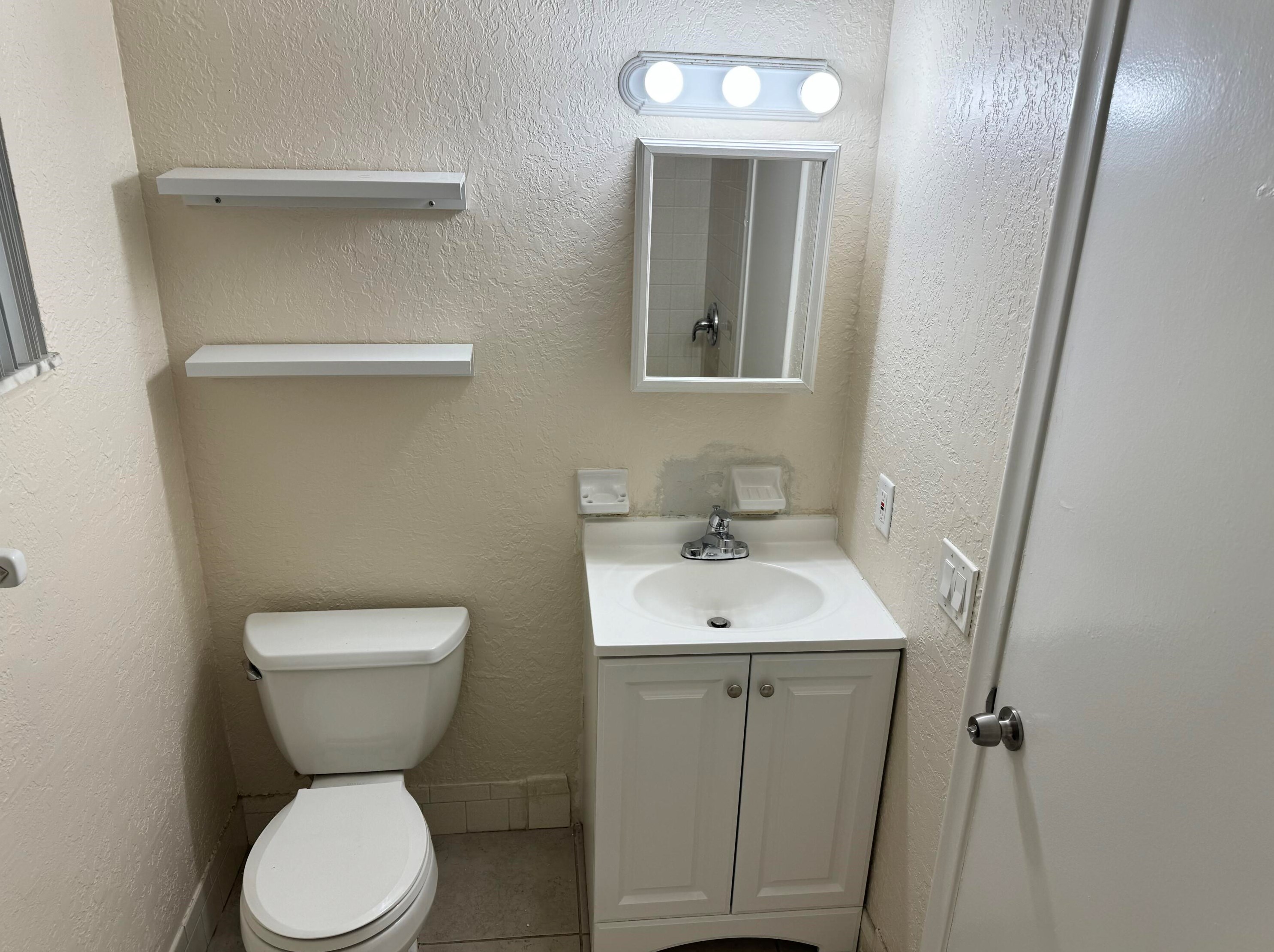 220 Croton Ave, Lake Worth FL  33462-2912 exterior