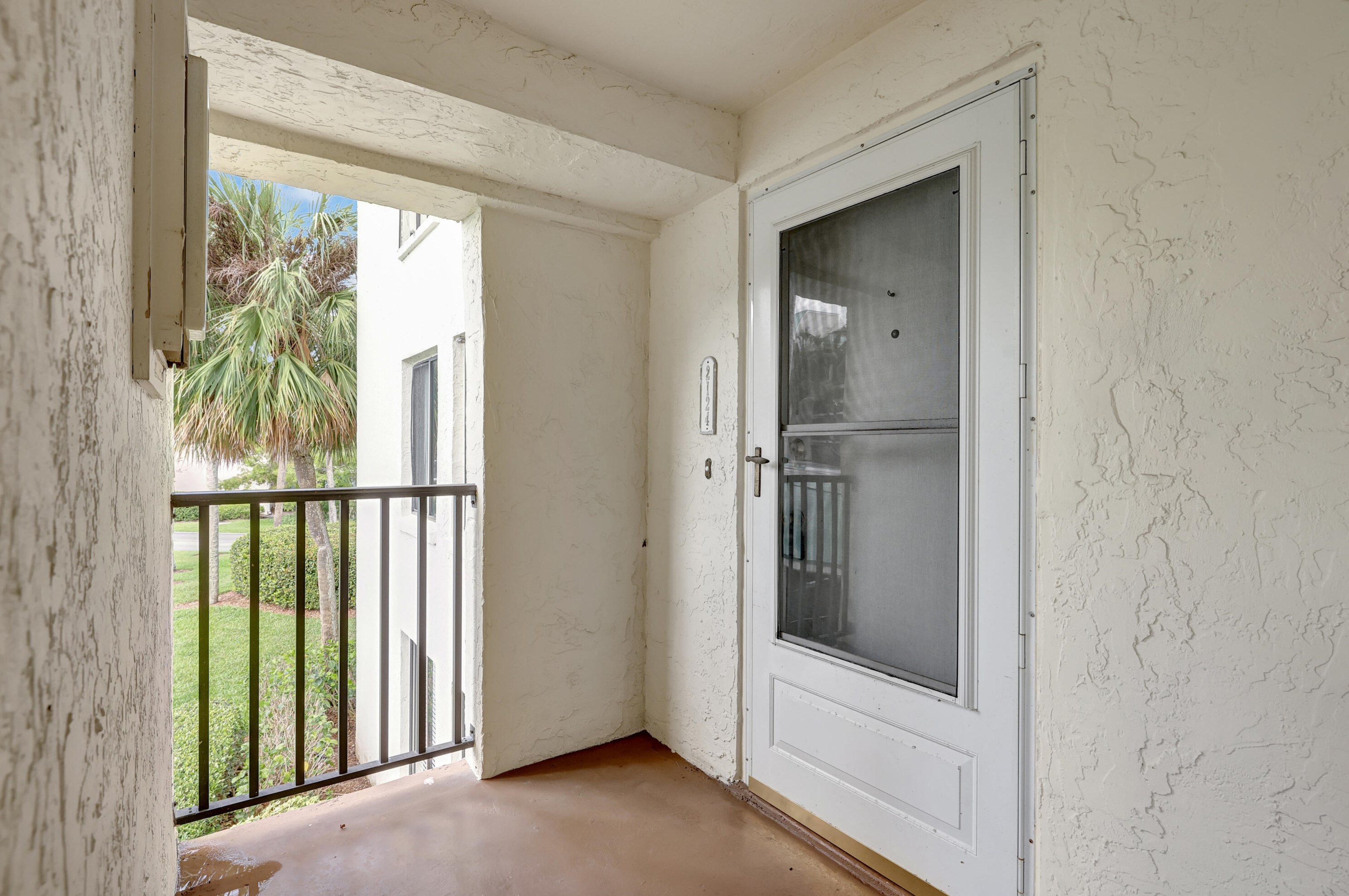 2400 Ocean Dr, Fort Pierce FL  81111-8018 exterior