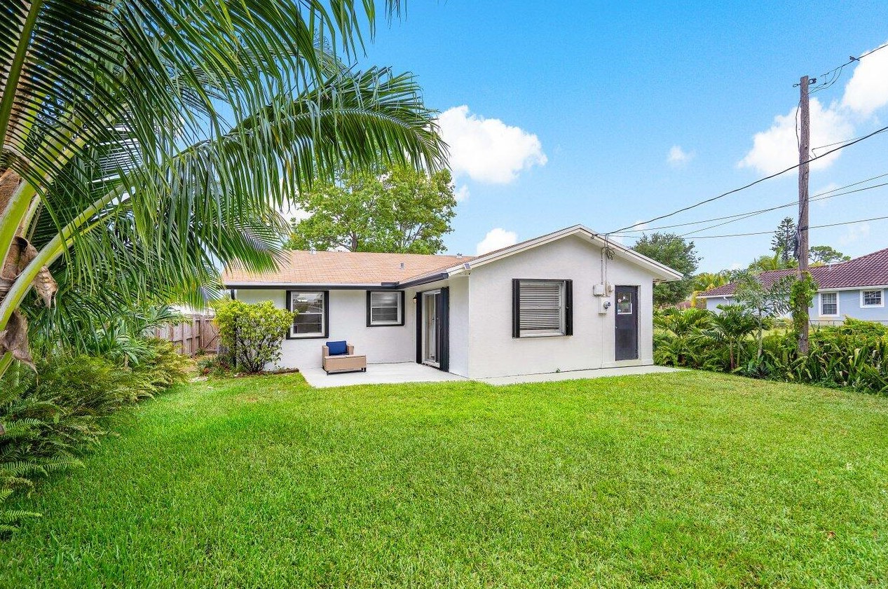 237 Martin Ave, Lake Worth FL  33463-2029 exterior