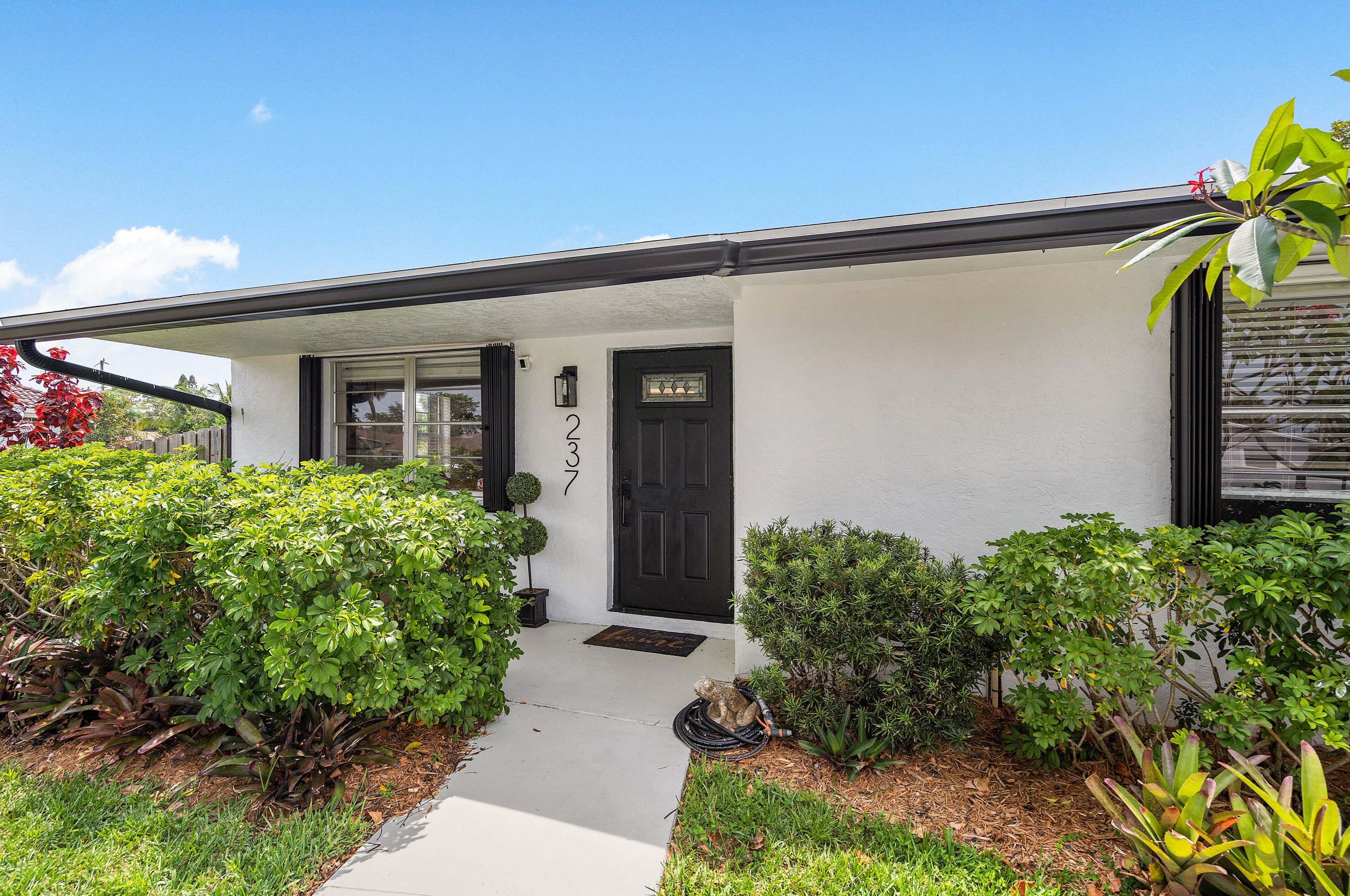 237 Martin Ave, Lake Worth FL  33463-3327 exterior