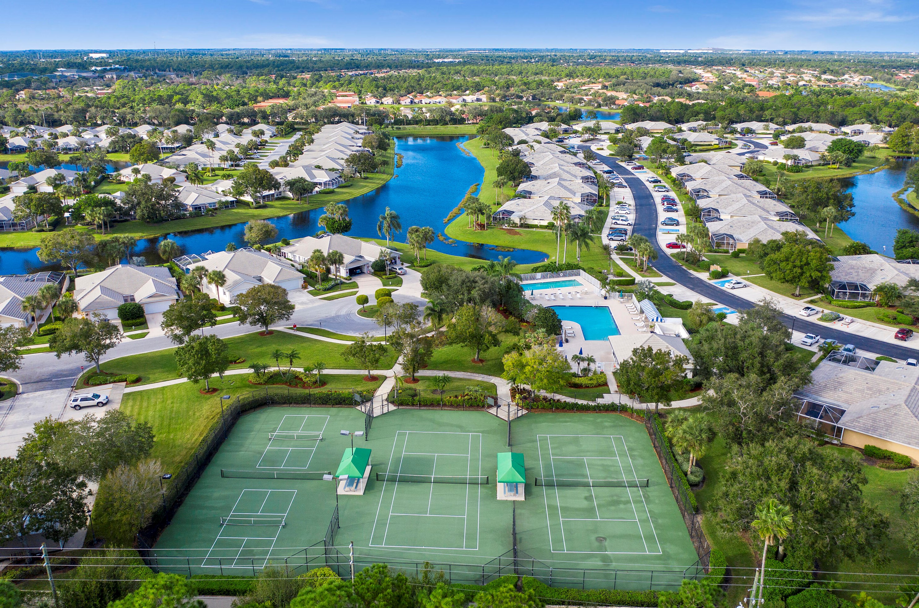 253 Bentley Cir, Fort Pierce FL 34986-2405 exterior