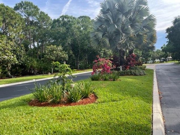 253 Bentley Cir, Fort Pierce FL 34986-2405 exterior