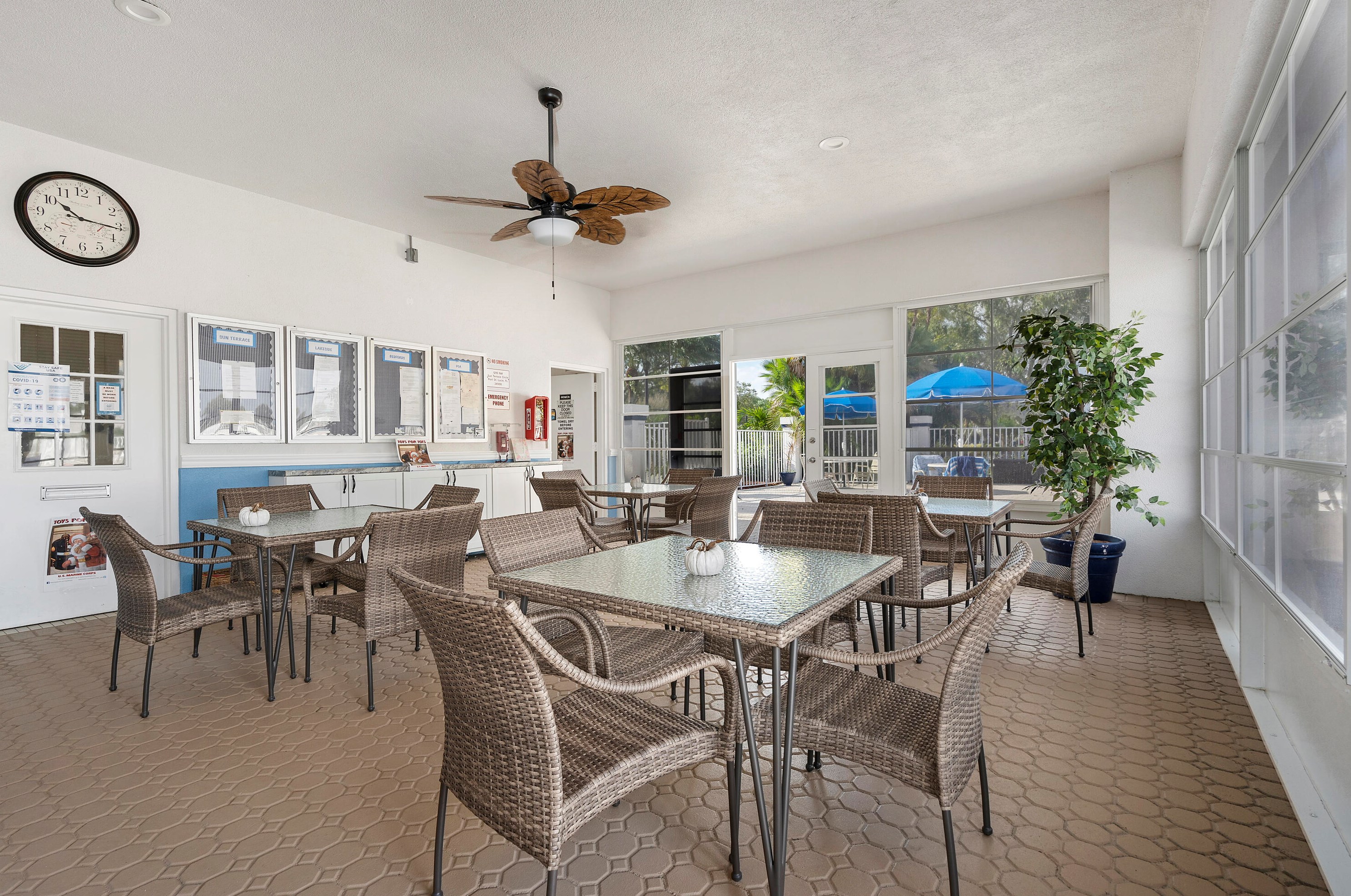 253 Bentley Cir, Fort Pierce FL 34986-2405 exterior