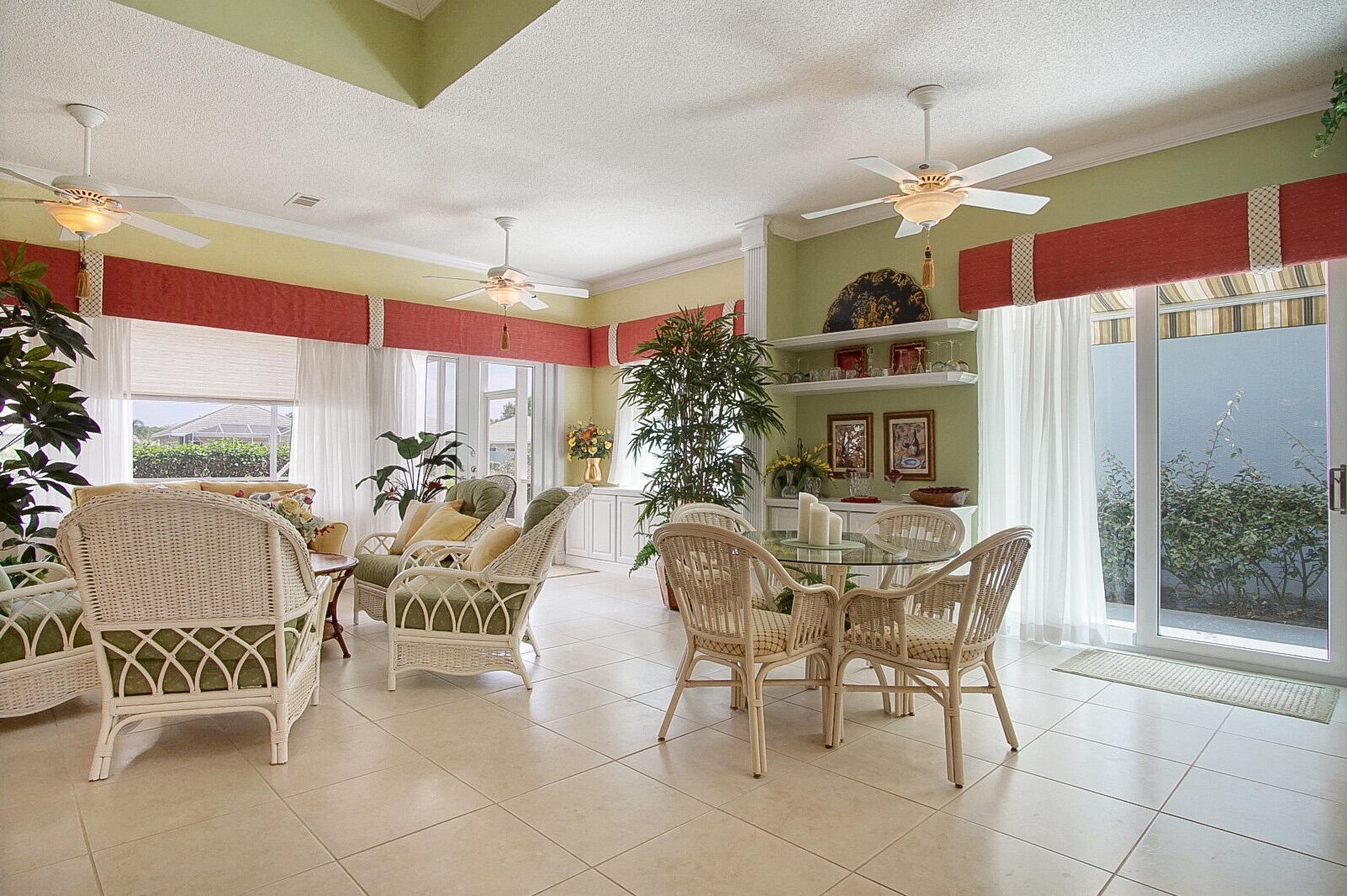 253 Bentley Cir, Fort Pierce FL 34986-2405 exterior