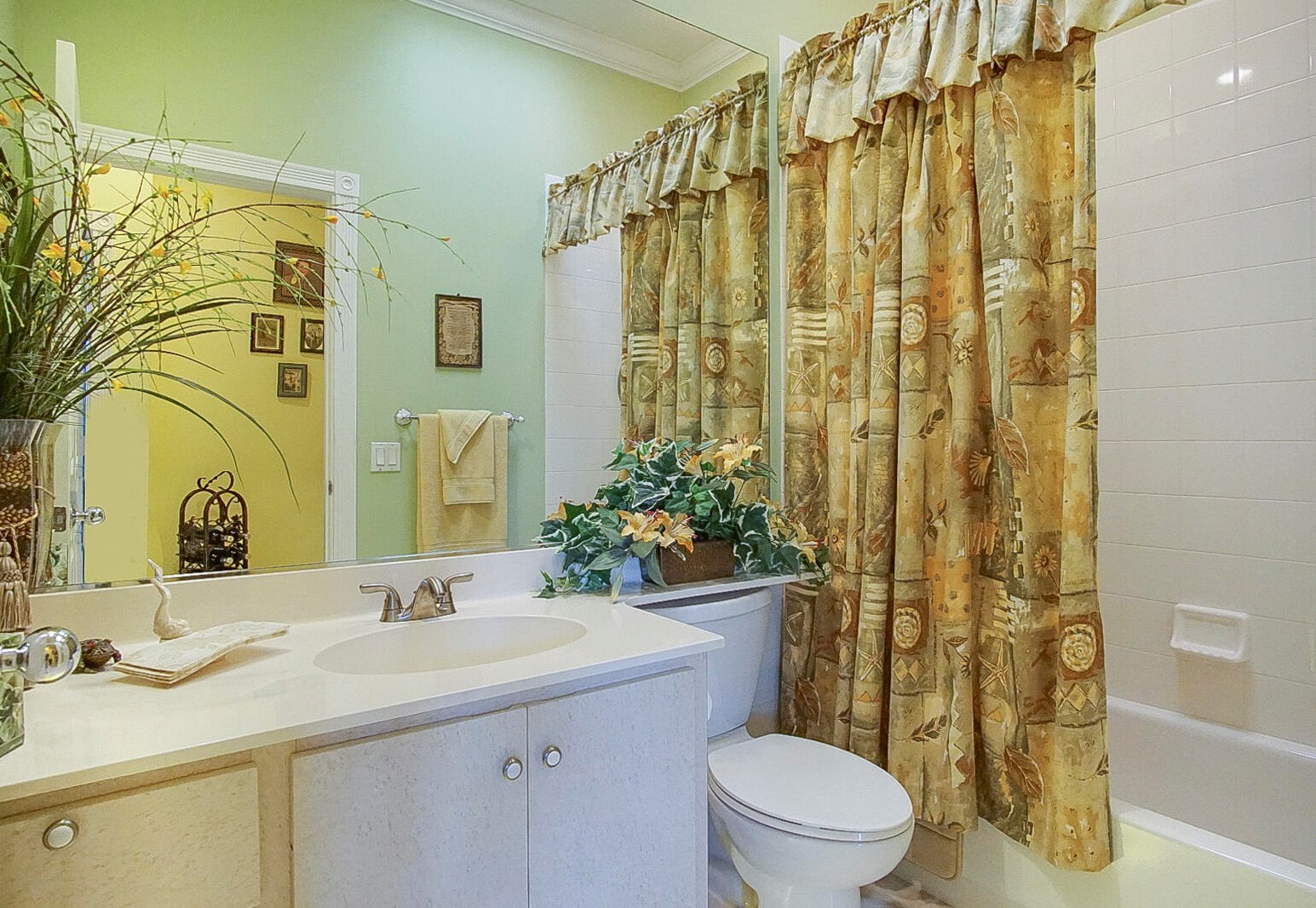 253 Bentley Cir, Fort Pierce FL 34986-2405 exterior