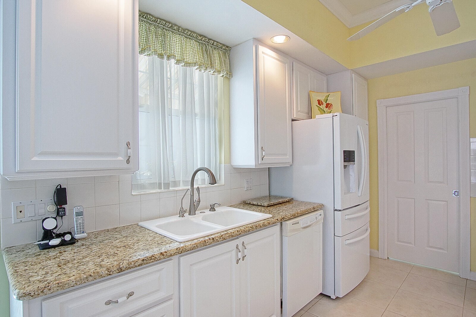 253 Bentley Cir, Fort Pierce FL 34986-2405 exterior