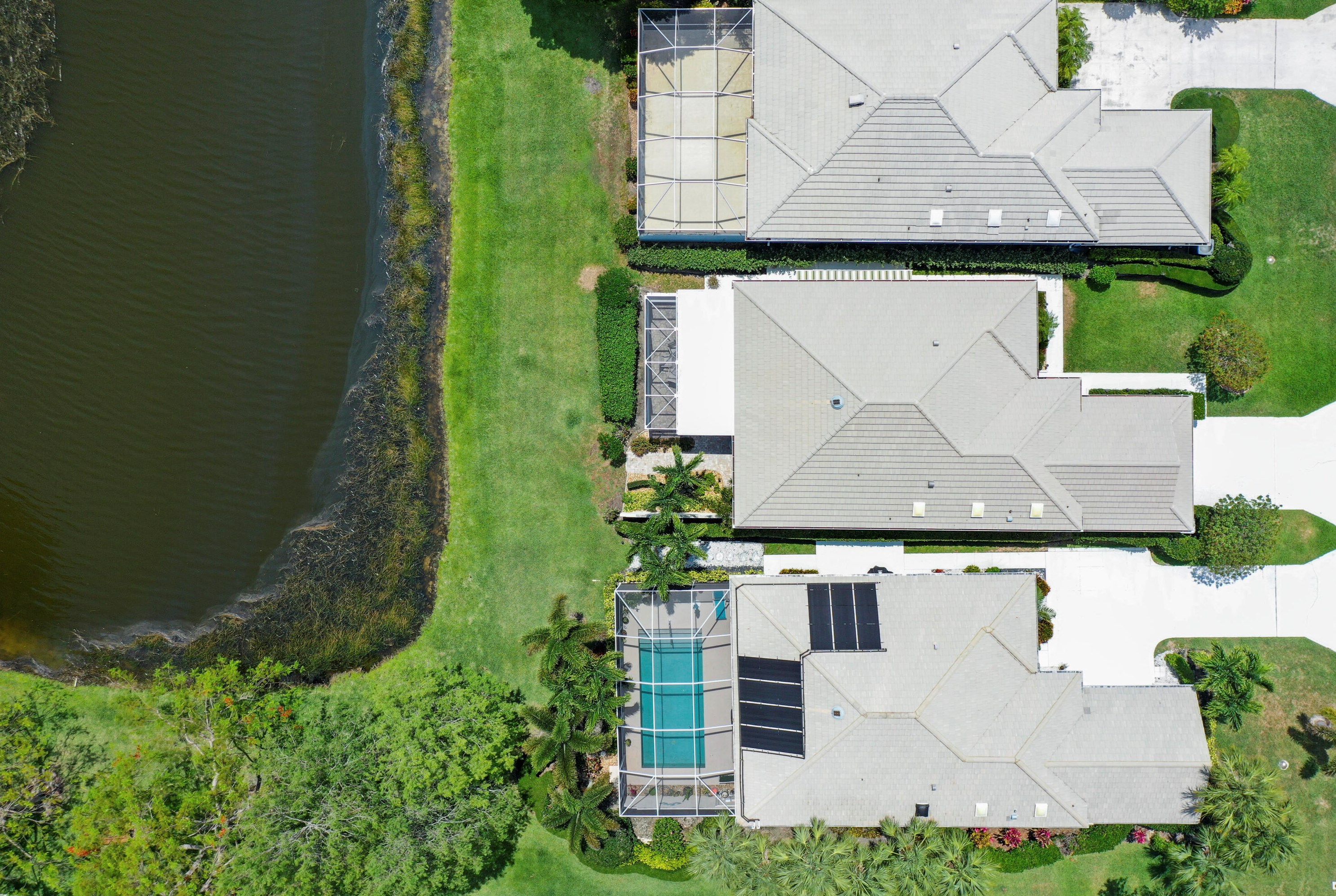 253 Bentley Cir, Fort Pierce FL 34986-2405 exterior