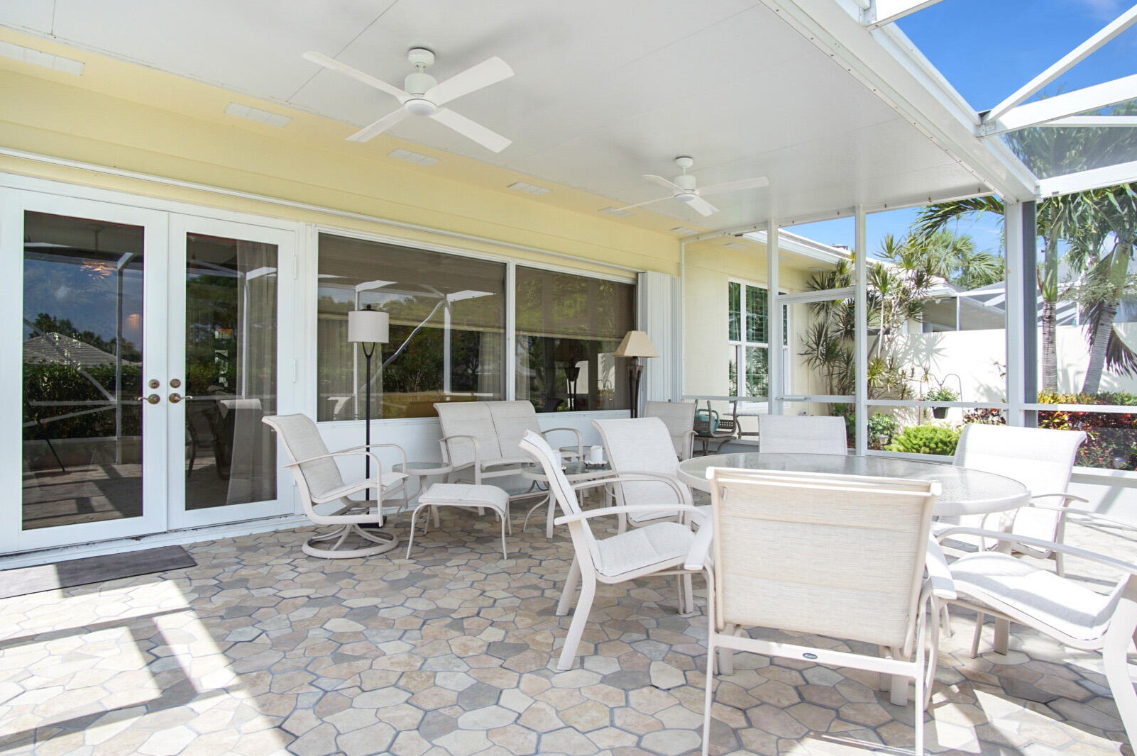 253 Bentley Cir, Fort Pierce FL 34986-2405 exterior