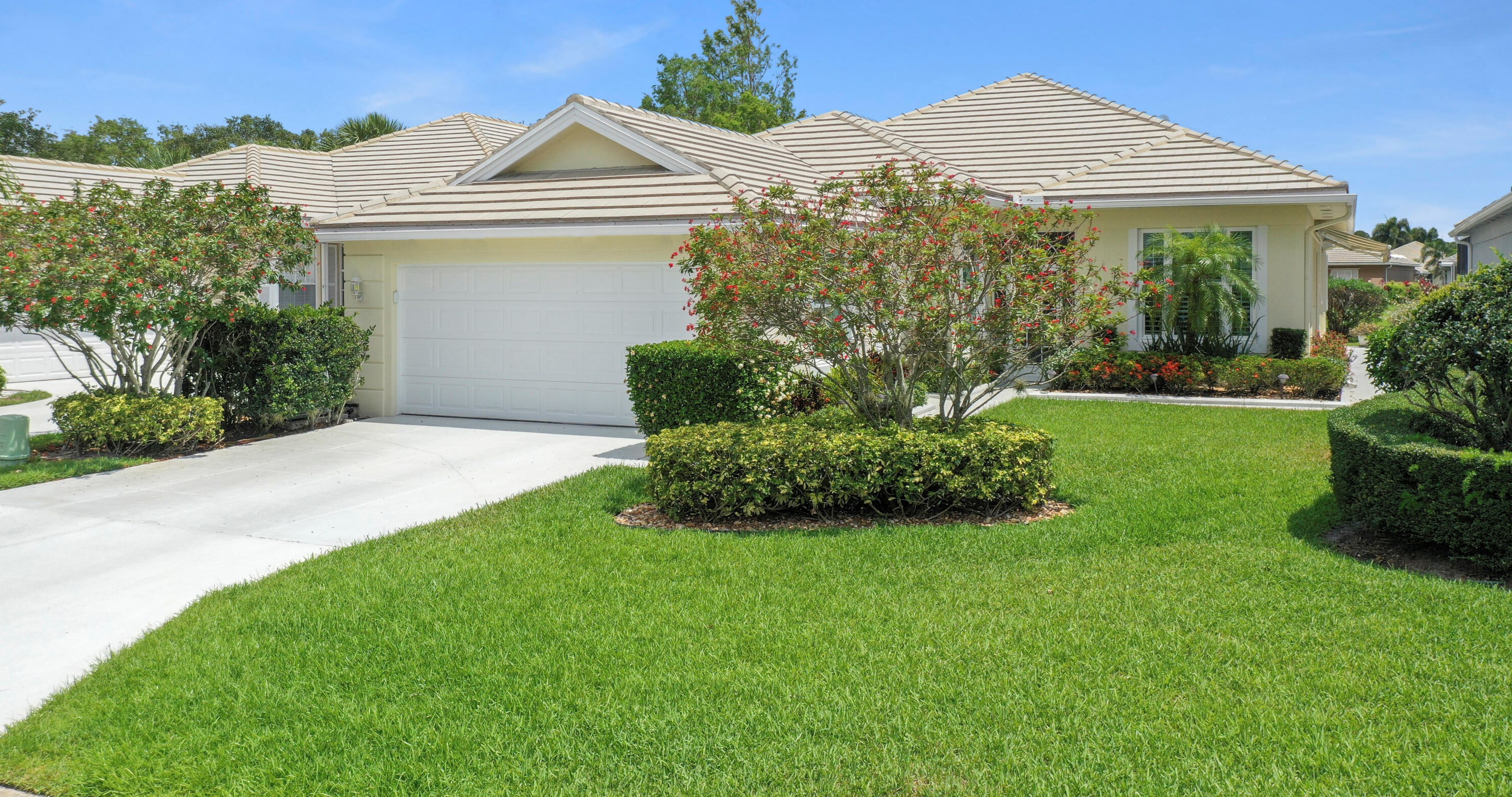 253 Bentley Cir, Fort Pierce FL 34986-2405 exterior