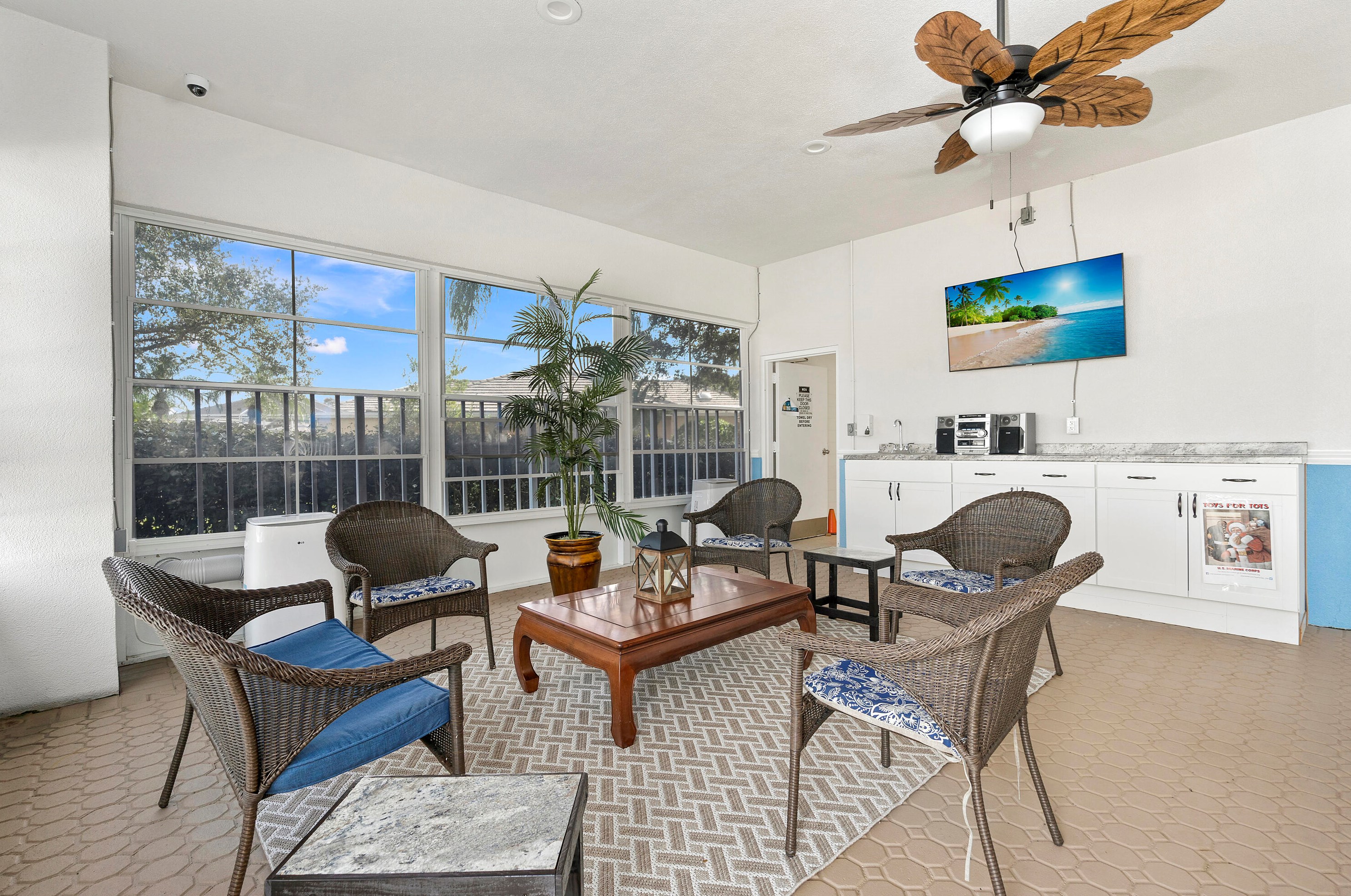 253 Bentley Cir, Fort Pierce FL 34986-2405 exterior