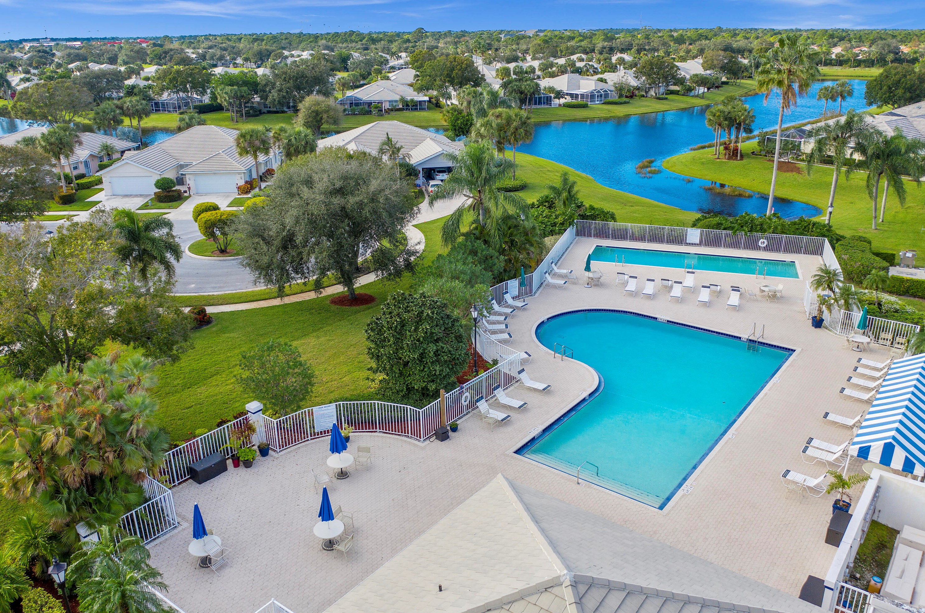 253 Bentley Cir, Fort Pierce FL 34986-2405 exterior