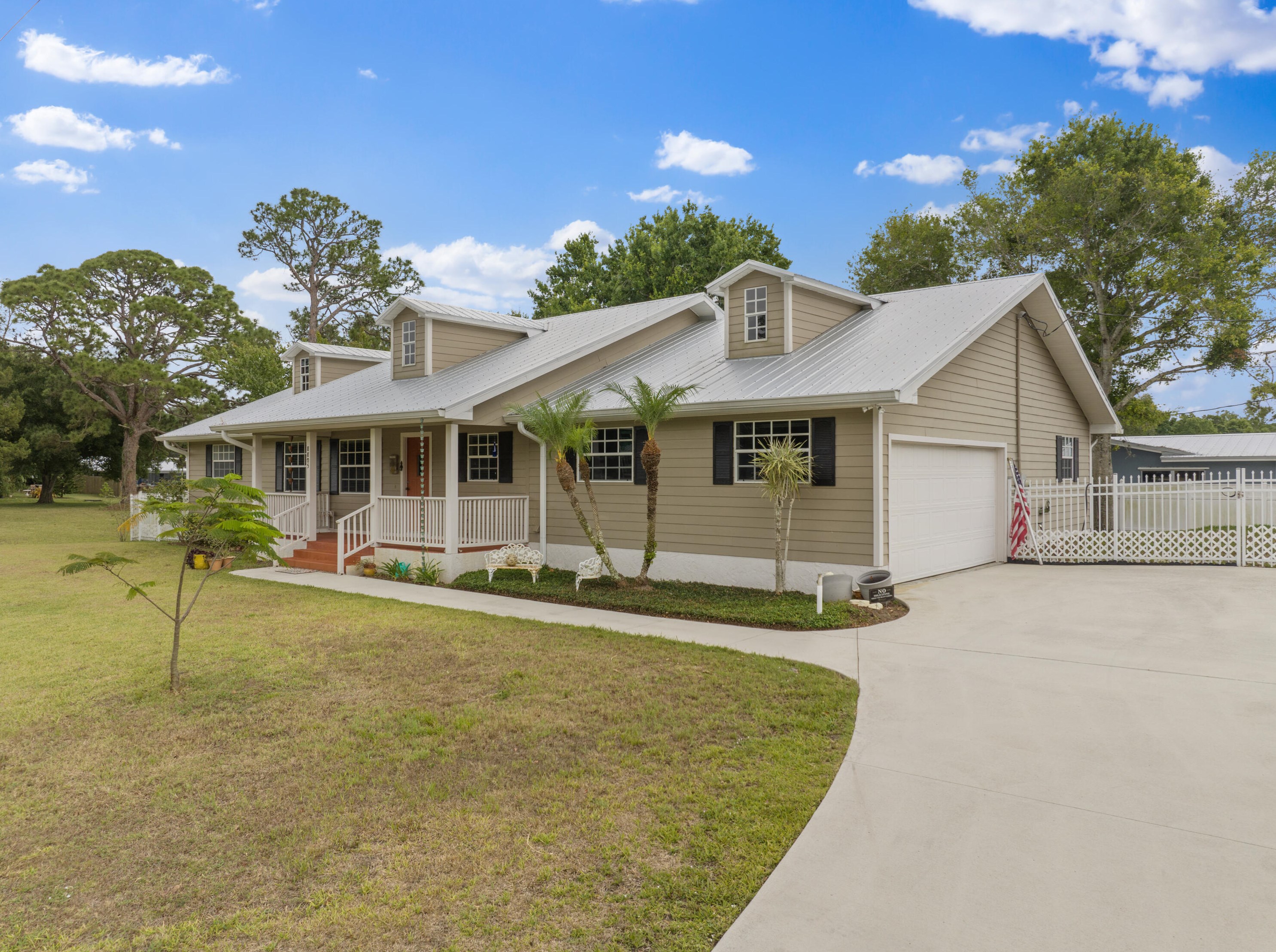 8805 Coquina Ave, Fort Pierce FL 34951-1088 exterior