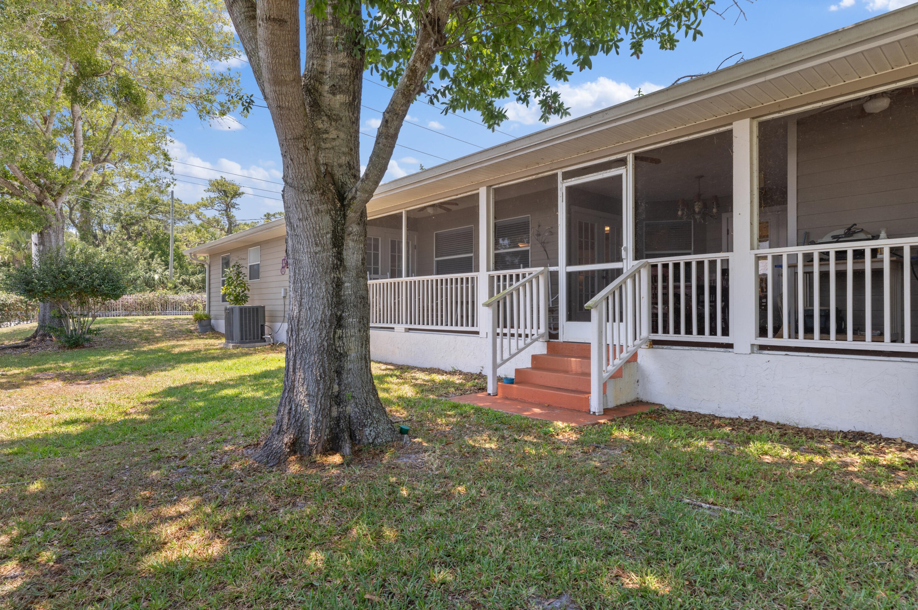 8805 Coquina Ave, Fort Pierce FL 34951-1088 exterior