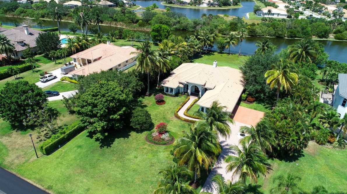 6795 Calumet Cir, Lake Worth FL 33467-7001 exterior