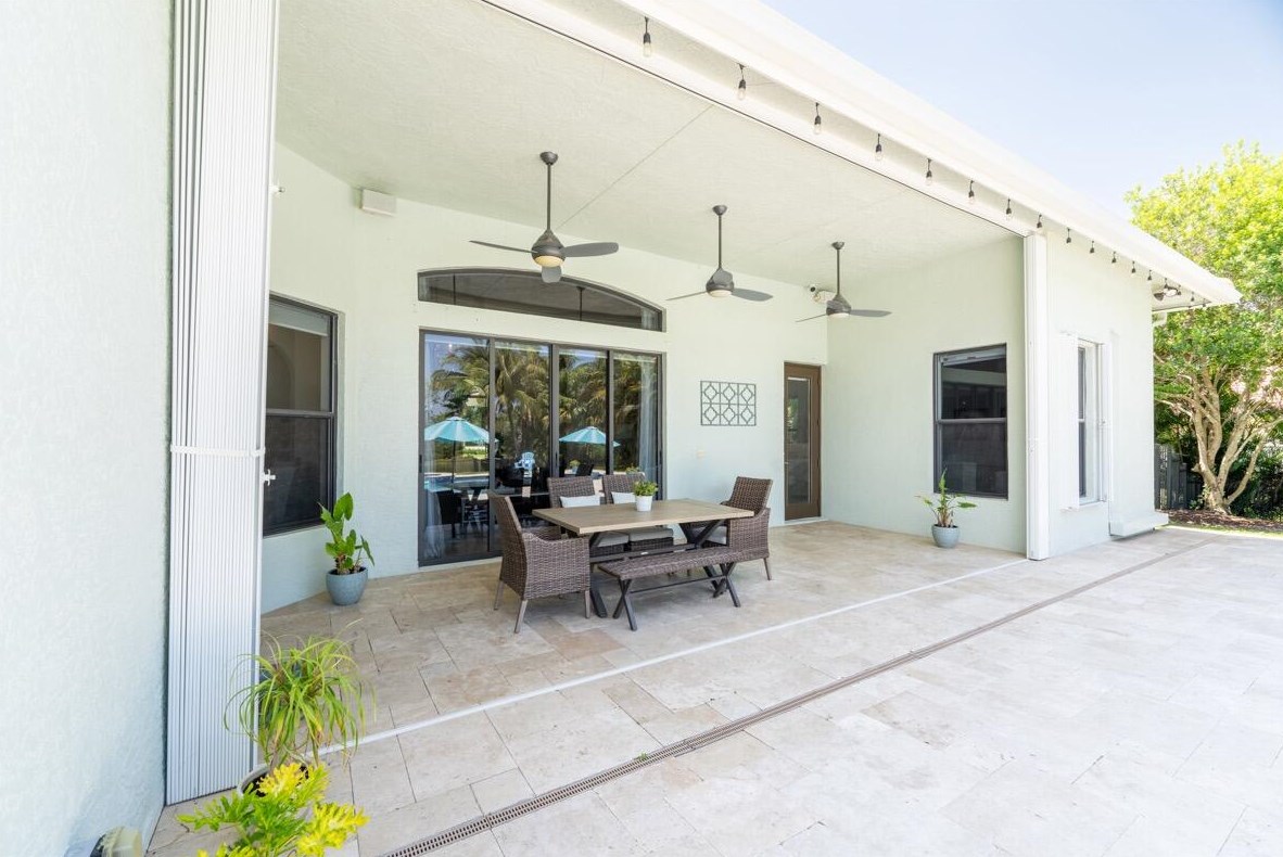 6795 Calumet Cir, Lake Worth FL 33467-7001 exterior