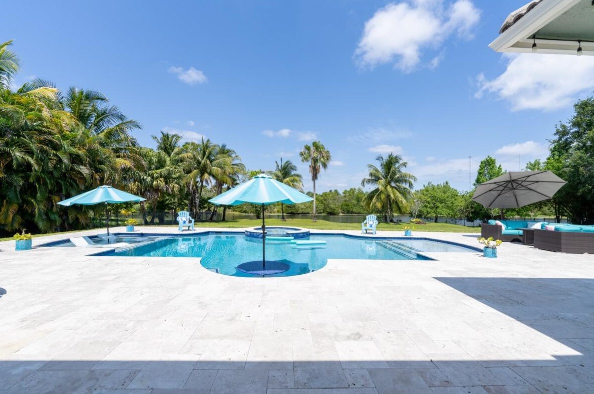 6795 Calumet Cir, Lake Worth FL 33467-7001 exterior