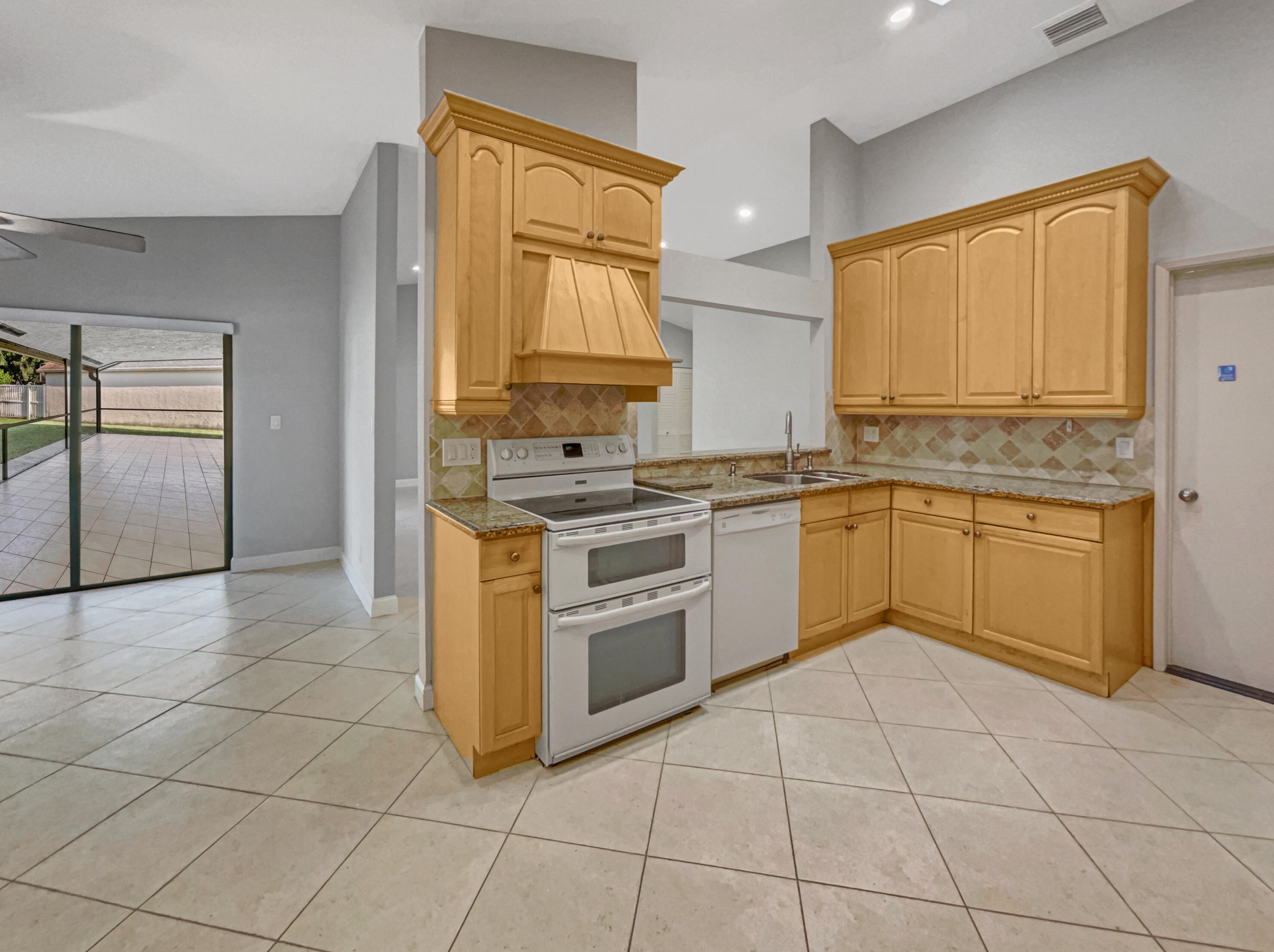 21054 Country Crk Dr, Boca Raton FL 33428-1147 exterior