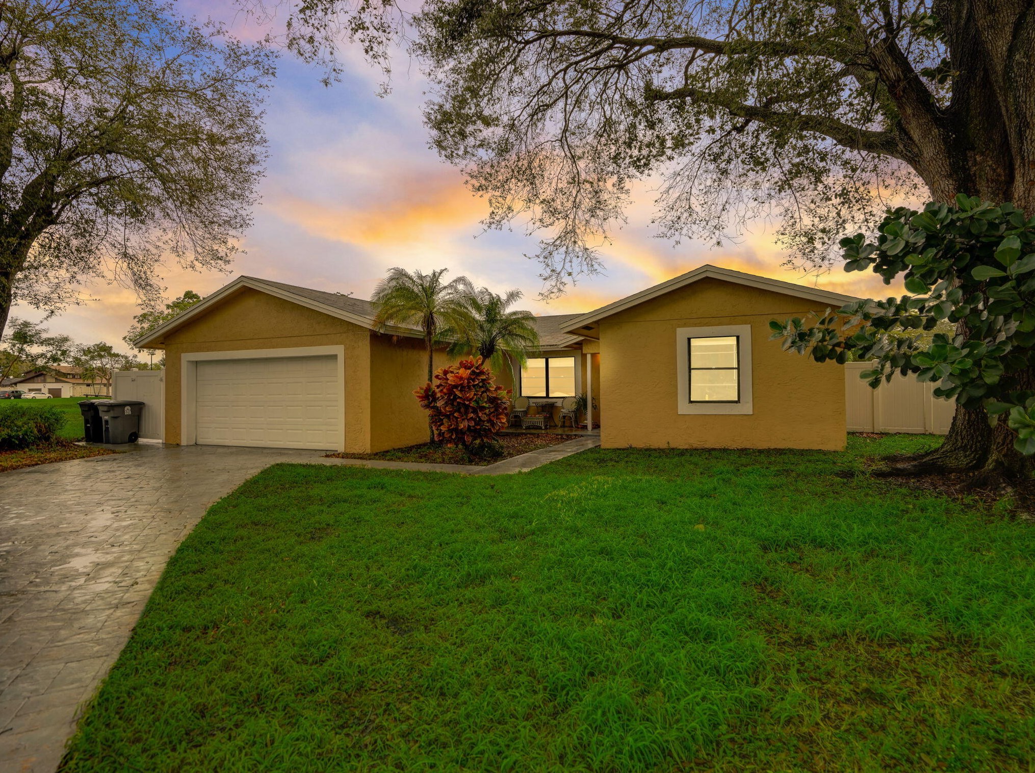 9841 Spanish Is Dr, Boca Raton FL  33496-1827 exterior