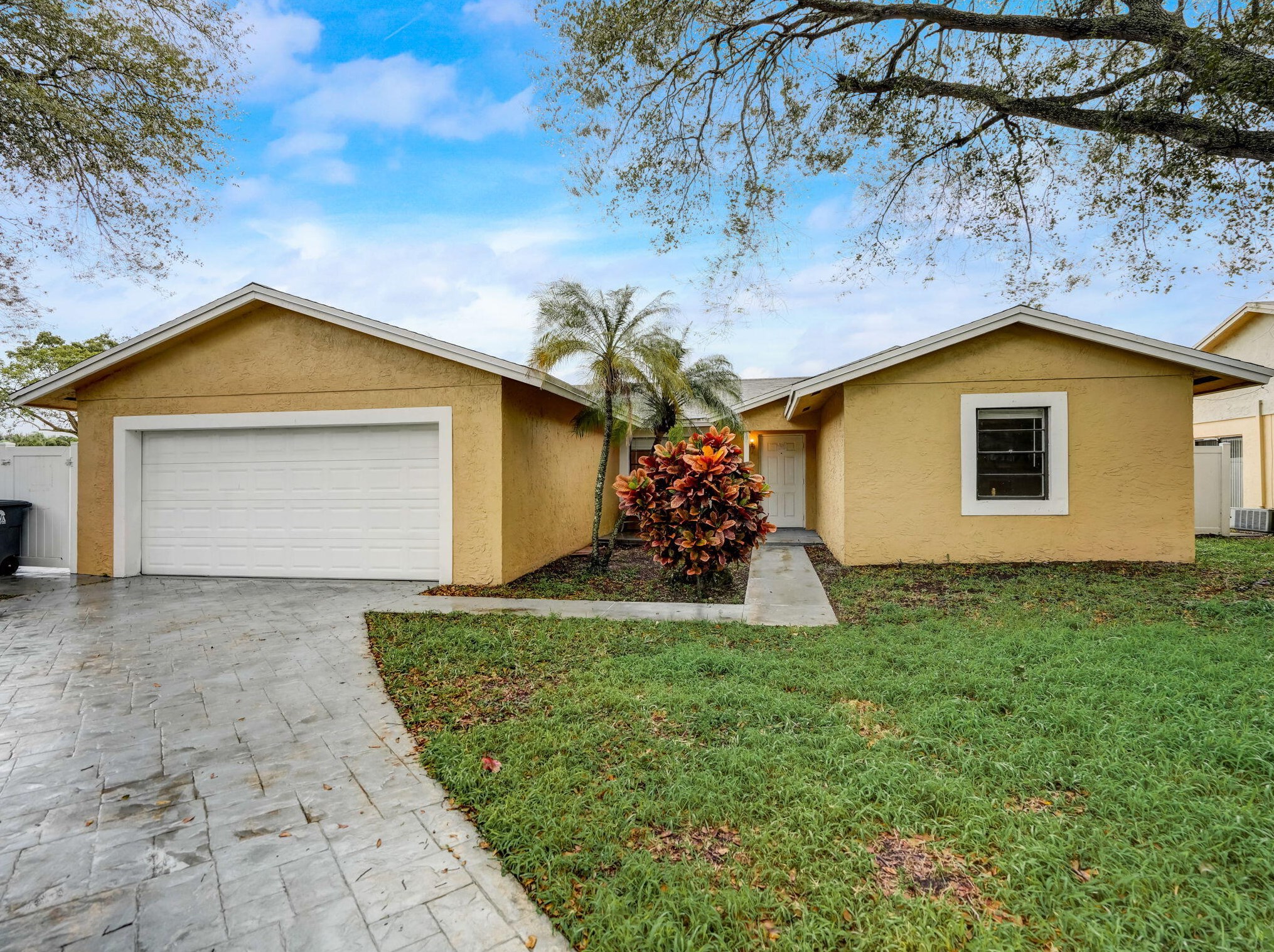 9841 Spanish Is Dr, Boca Raton FL  33496-1827 exterior