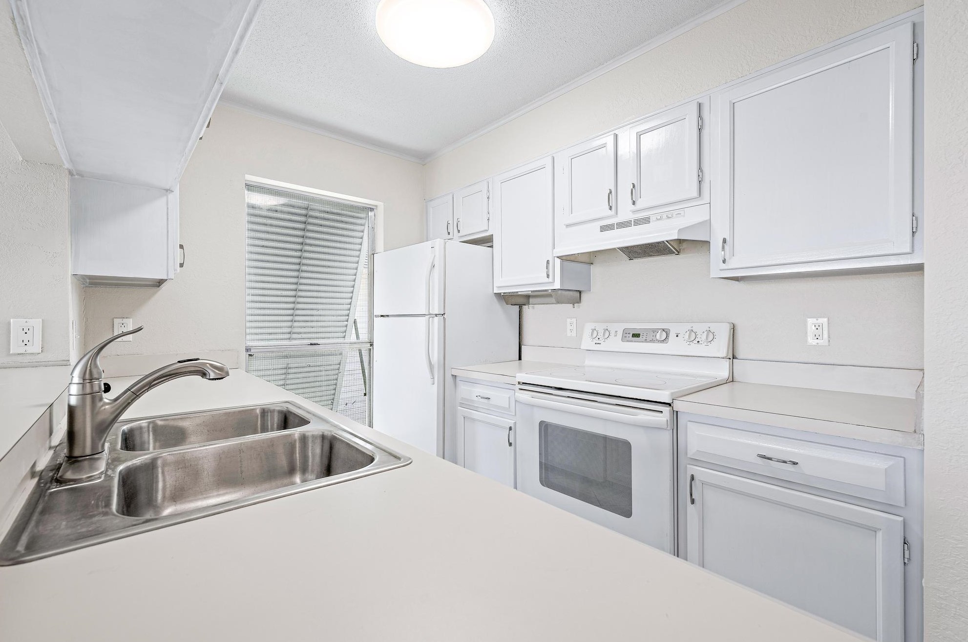 272 Cypress Pt Dr, West Palm Beach FL  33418-7146 exterior