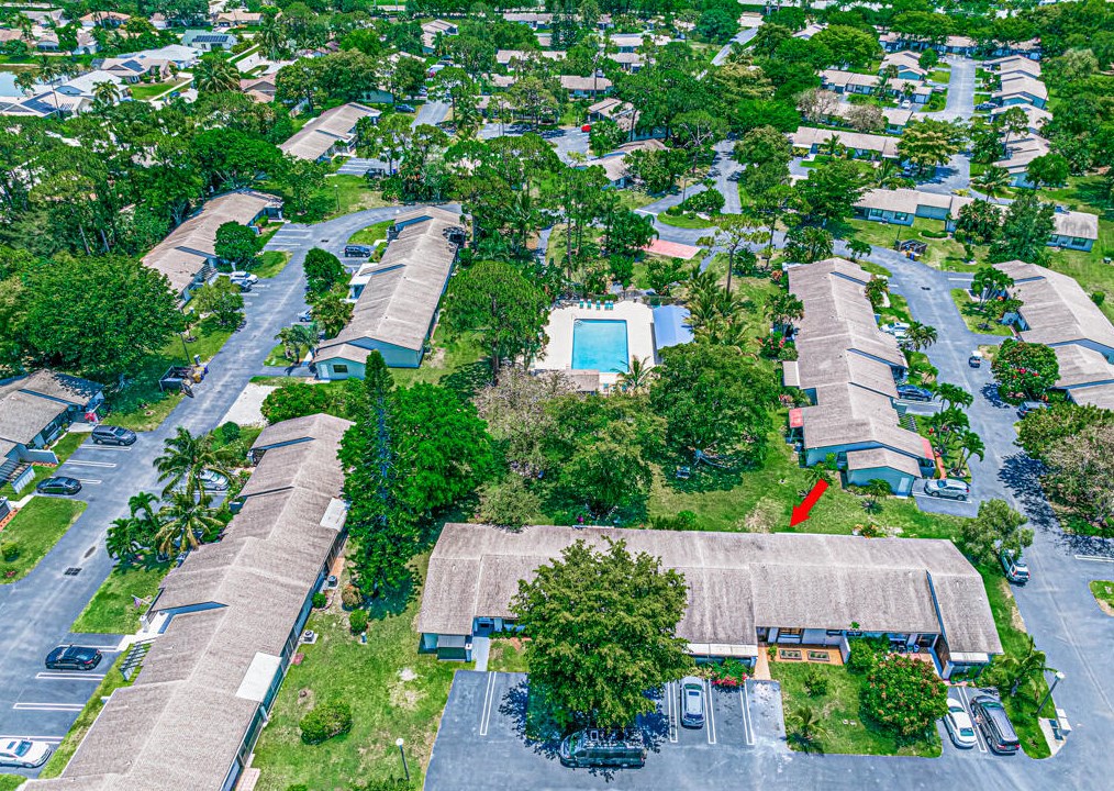 76 Westecunk Dr, West Palm Beach FL  33411-8252 exterior