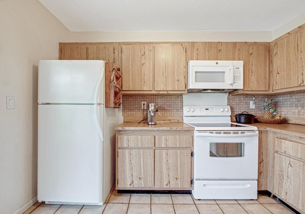 76 Westecunk Dr, West Palm Beach FL  33411-8252 exterior