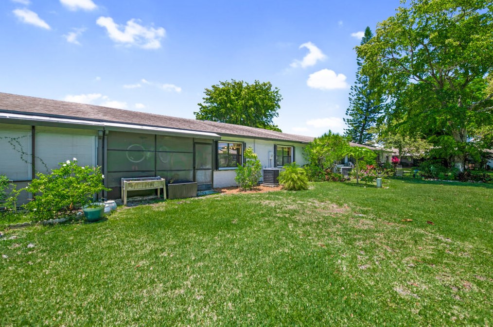 76 Westecunk Dr, West Palm Beach FL  33411-8252 exterior