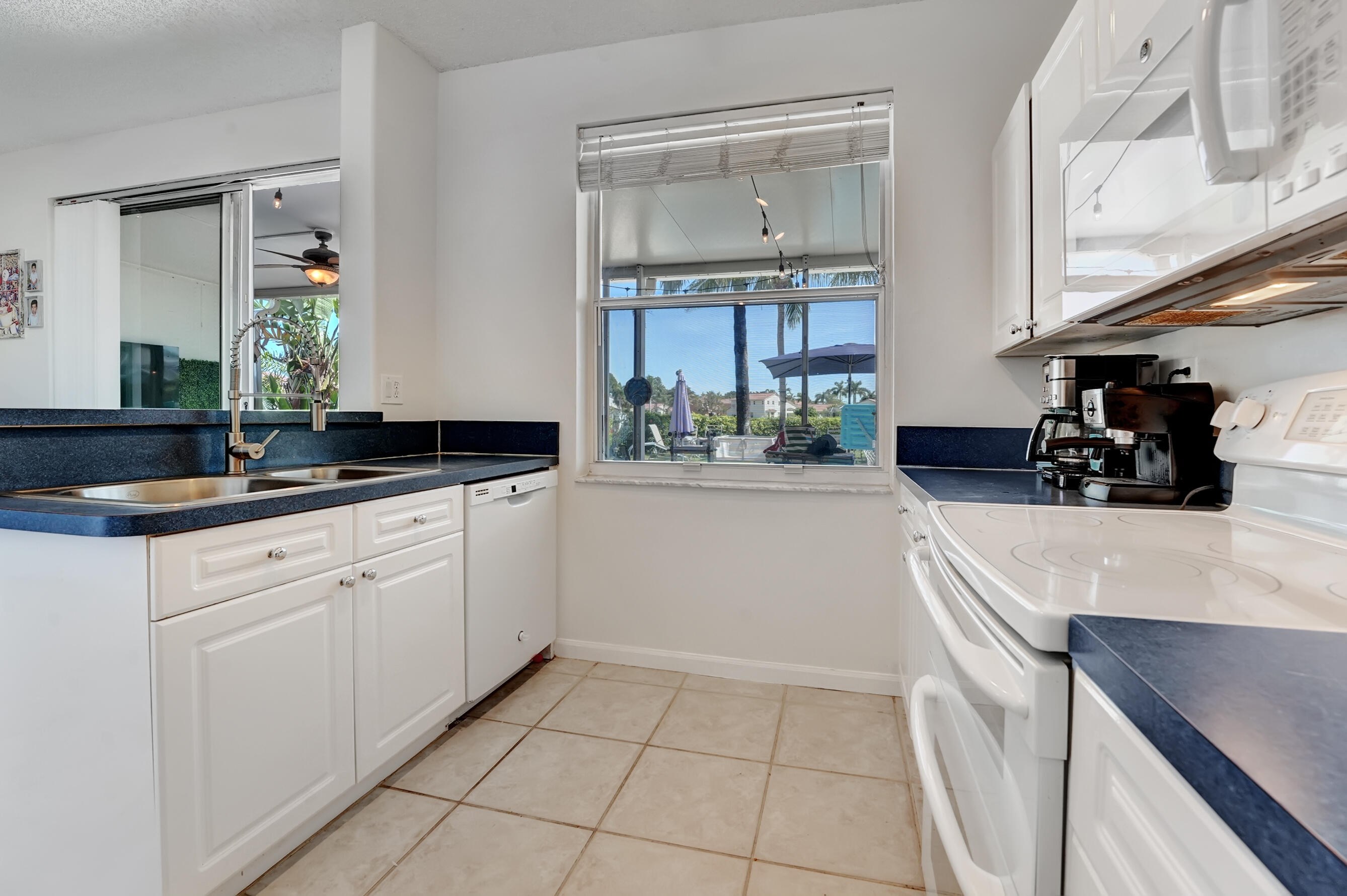 8176 Pelican Harbour Dr, Lake Worth FL  33467-6849 exterior