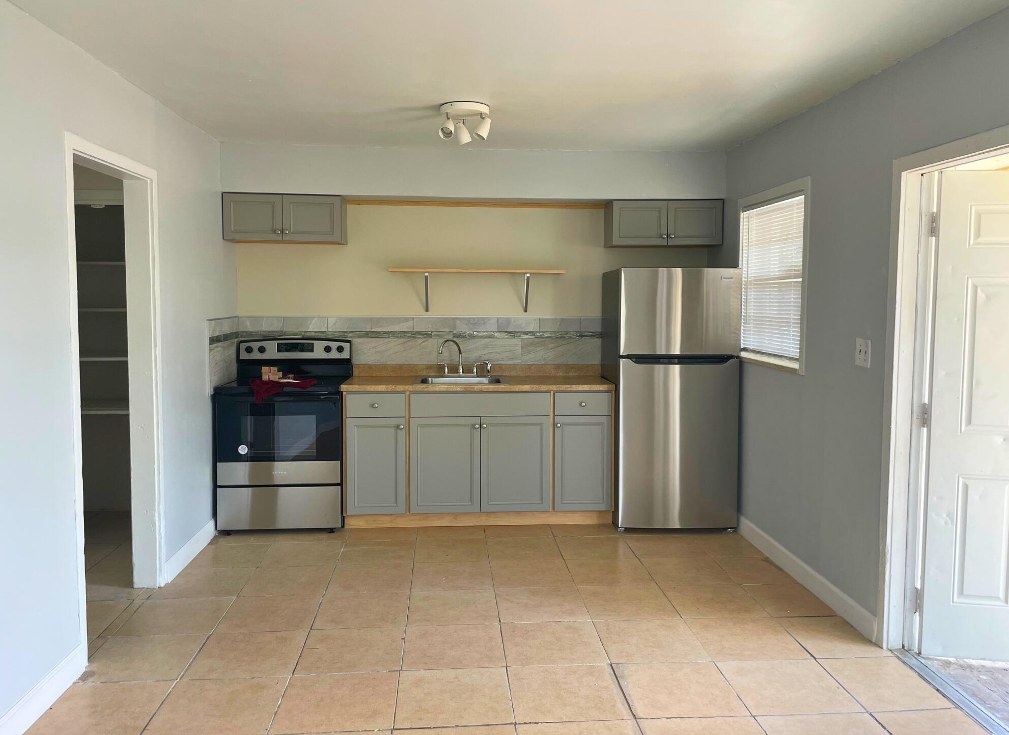 243 24th Ave, Boynton Beach FL  33435-7638 exterior