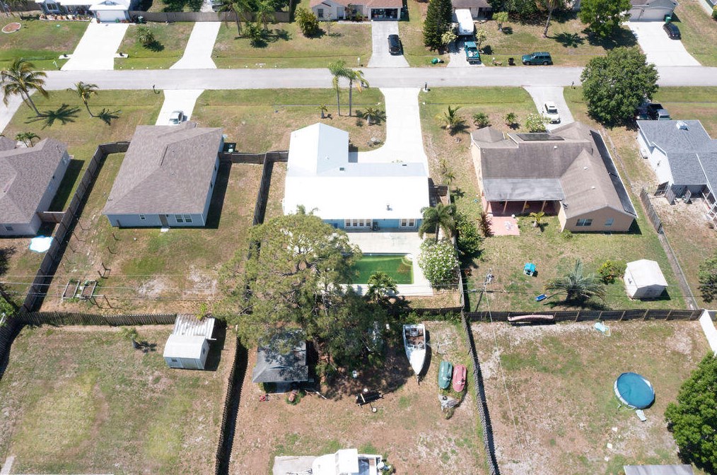 417 Dolores Ave, Fort Pierce FL 34983-1812 exterior