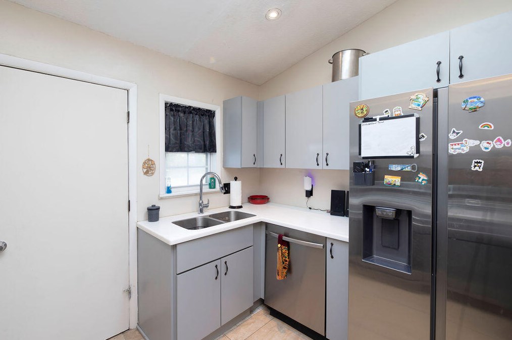 417 Dolores Ave, Fort Pierce FL 34983-1812 exterior