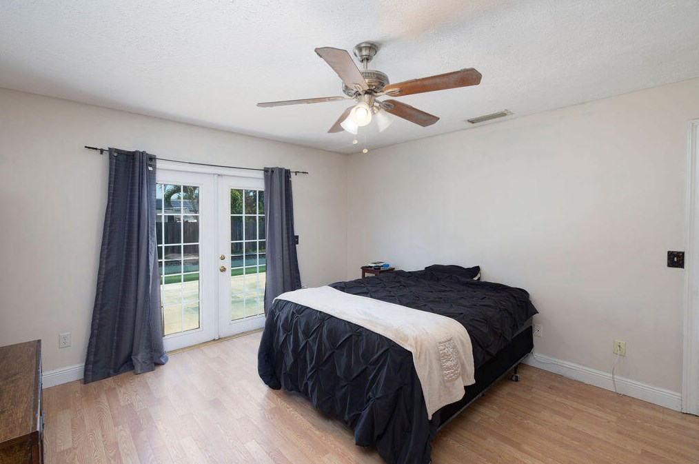 417 Dolores Ave, Fort Pierce FL 34983-1812 exterior