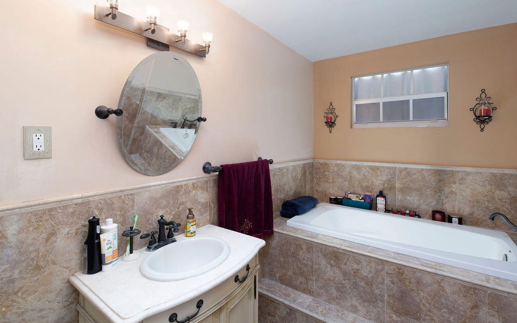 417 Dolores Ave, Fort Pierce FL 34983-1812 exterior