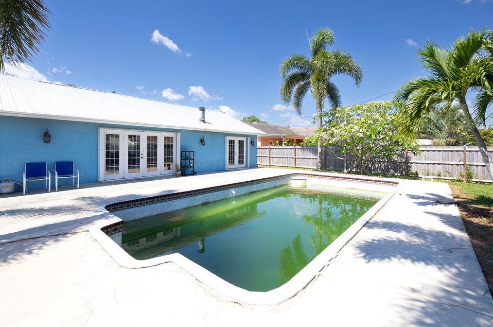 417 Dolores Ave, Fort Pierce FL 34983-1812 exterior