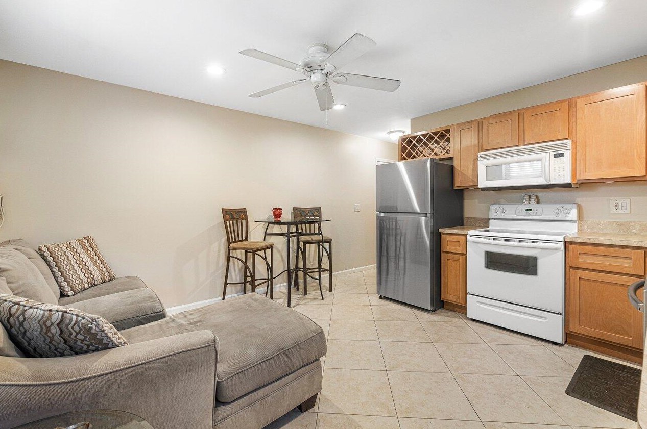 1302 7 Ct, Boynton Beach FL 33426-2928 exterior