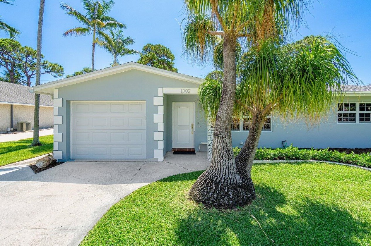 1302 7 Ct, Boynton Beach FL 33426-2928 exterior