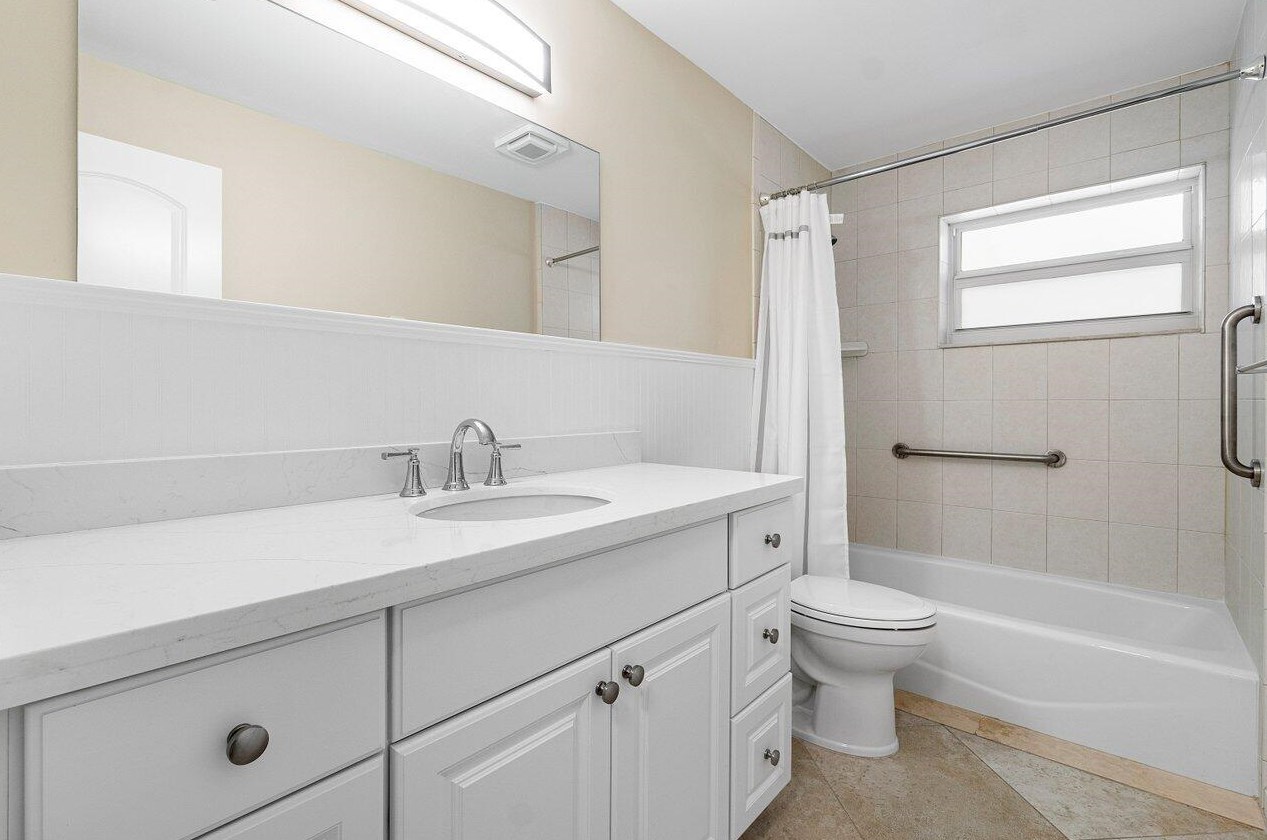 1302 7 Ct, Boynton Beach FL 33426-2928 exterior