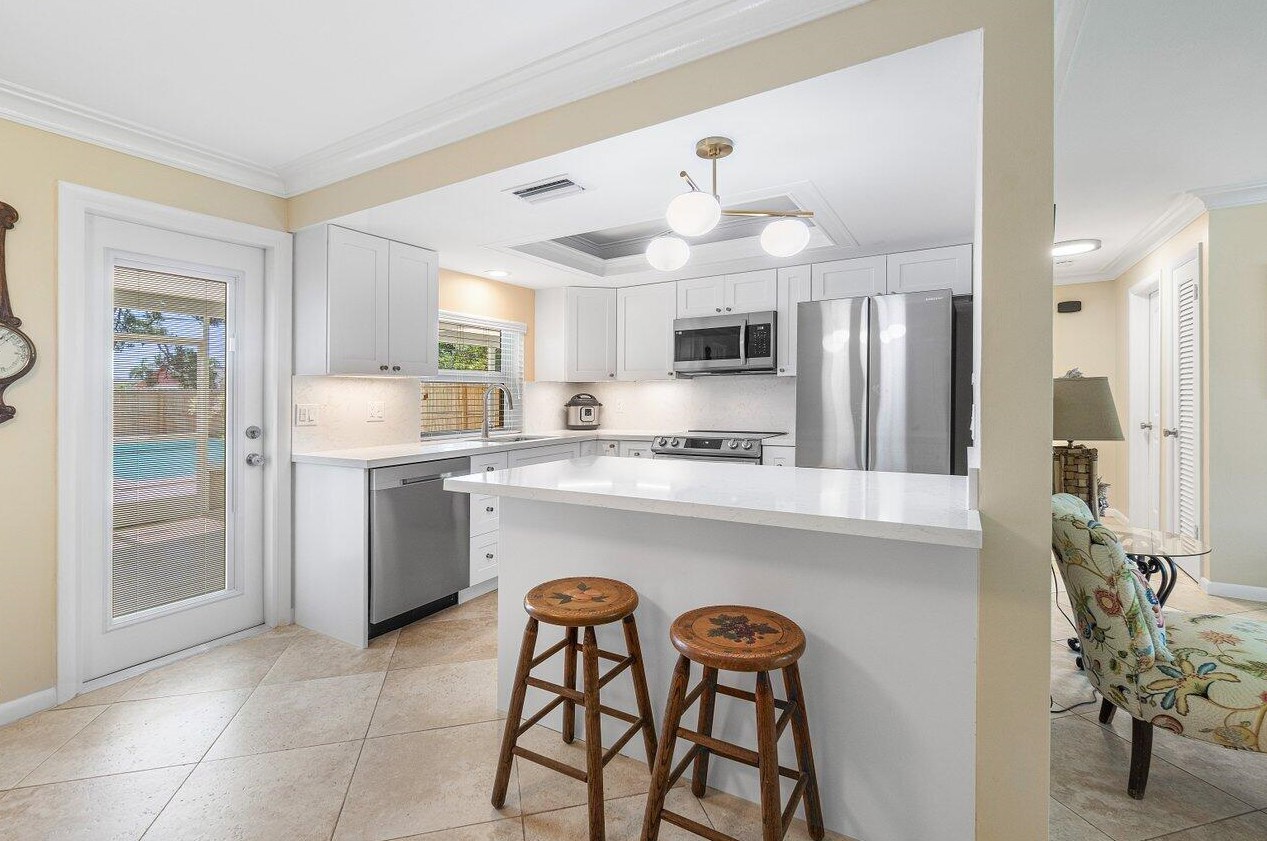 1302 7 Ct, Boynton Beach FL 33426-2928 exterior