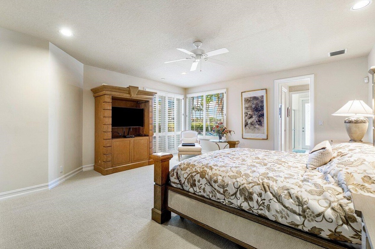 13 Is Dr, Boynton Beach FL 33435-3310 exterior