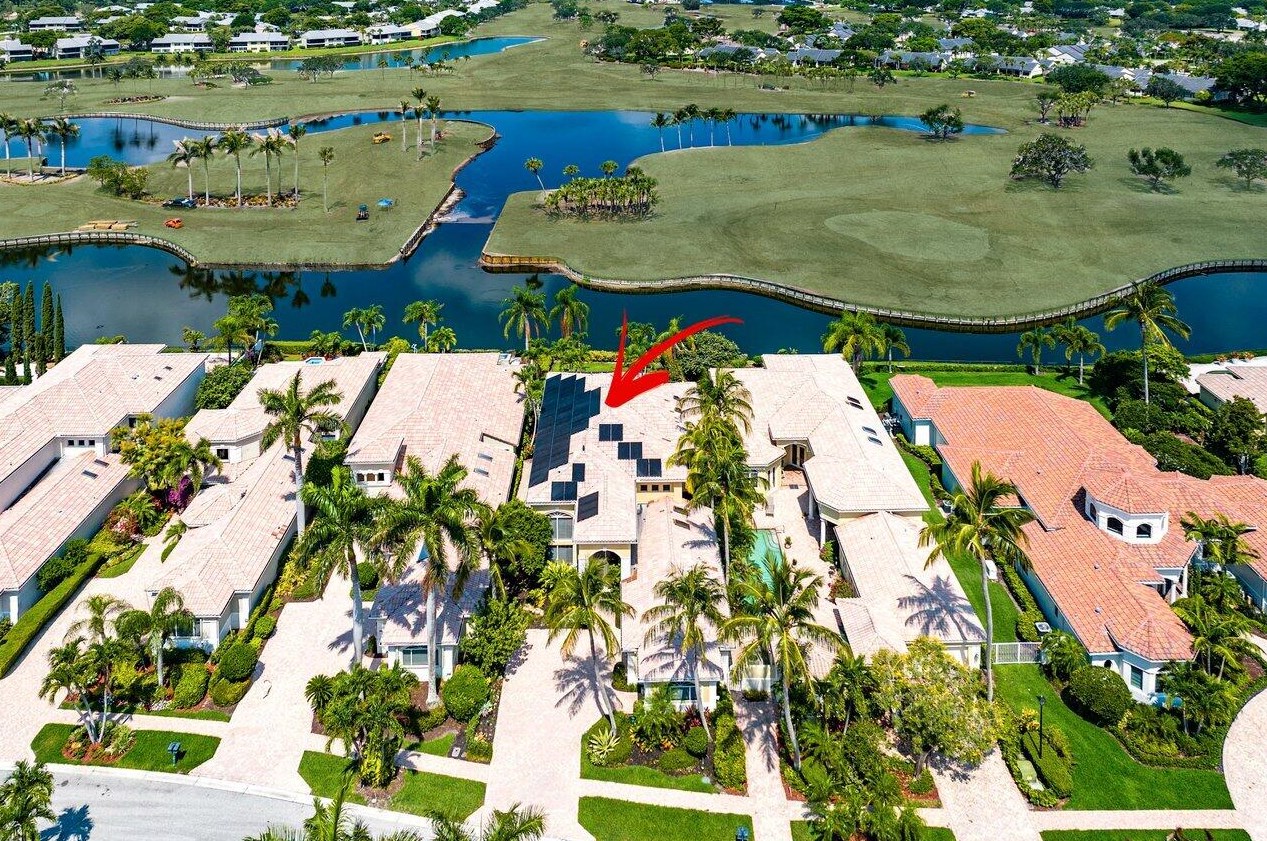 13 Is Dr, Boynton Beach FL 33435-3310 exterior