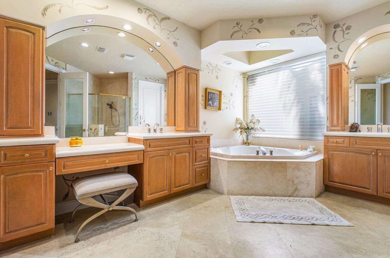 13 Is Dr, Boynton Beach FL 33435-3310 exterior