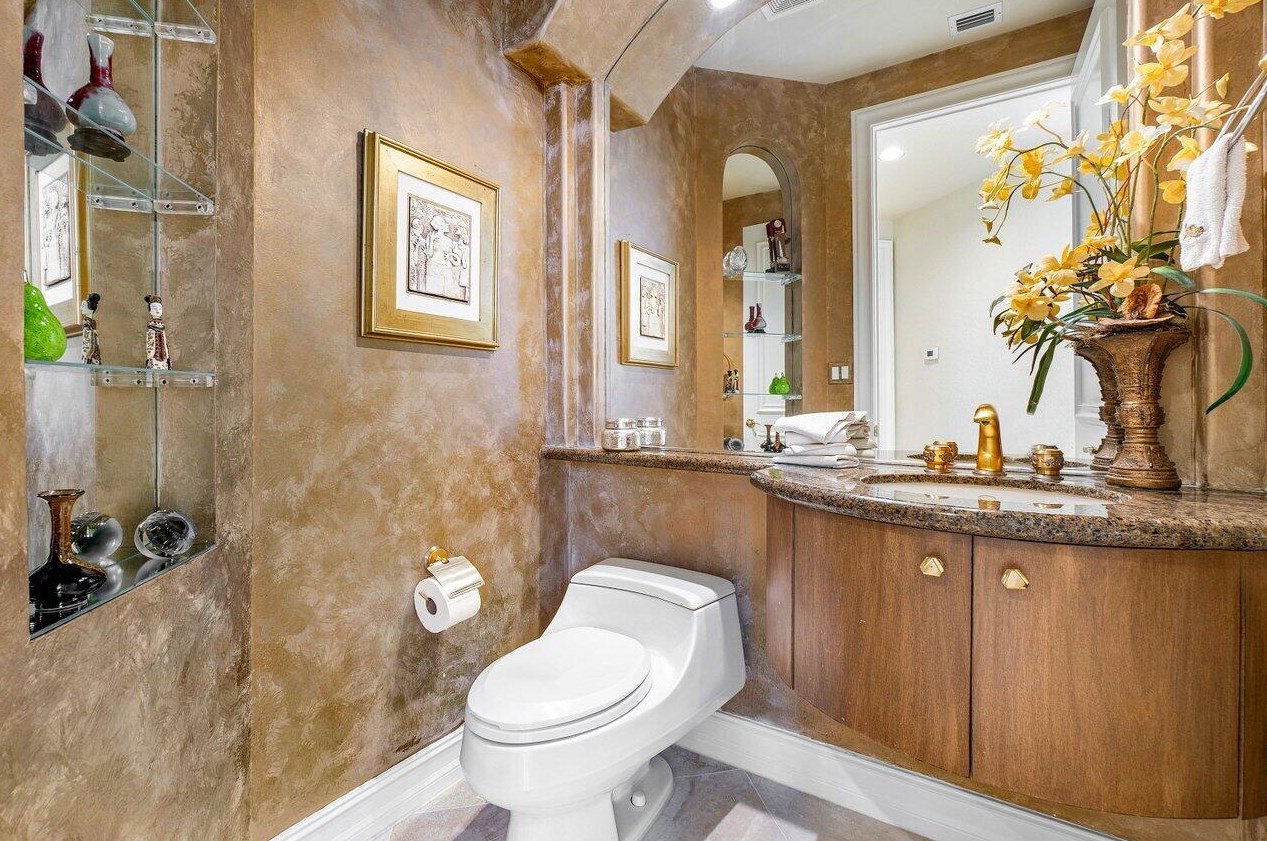 13 Is Dr, Boynton Beach FL 33435-3310 exterior