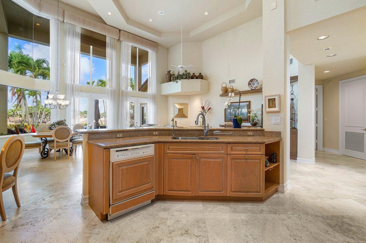 13 Is Dr, Boynton Beach FL 33435-3310 exterior