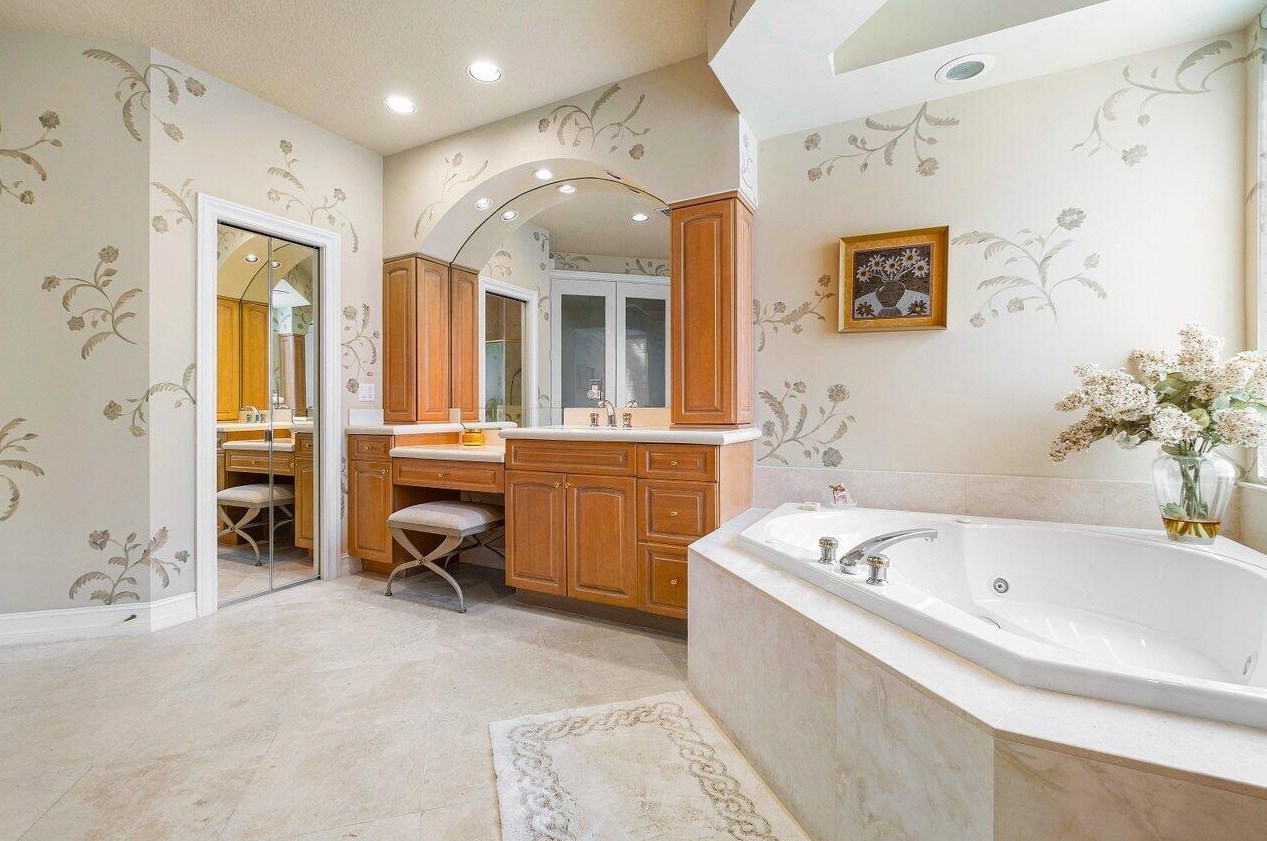 13 Is Dr, Boynton Beach FL 33435-3310 exterior