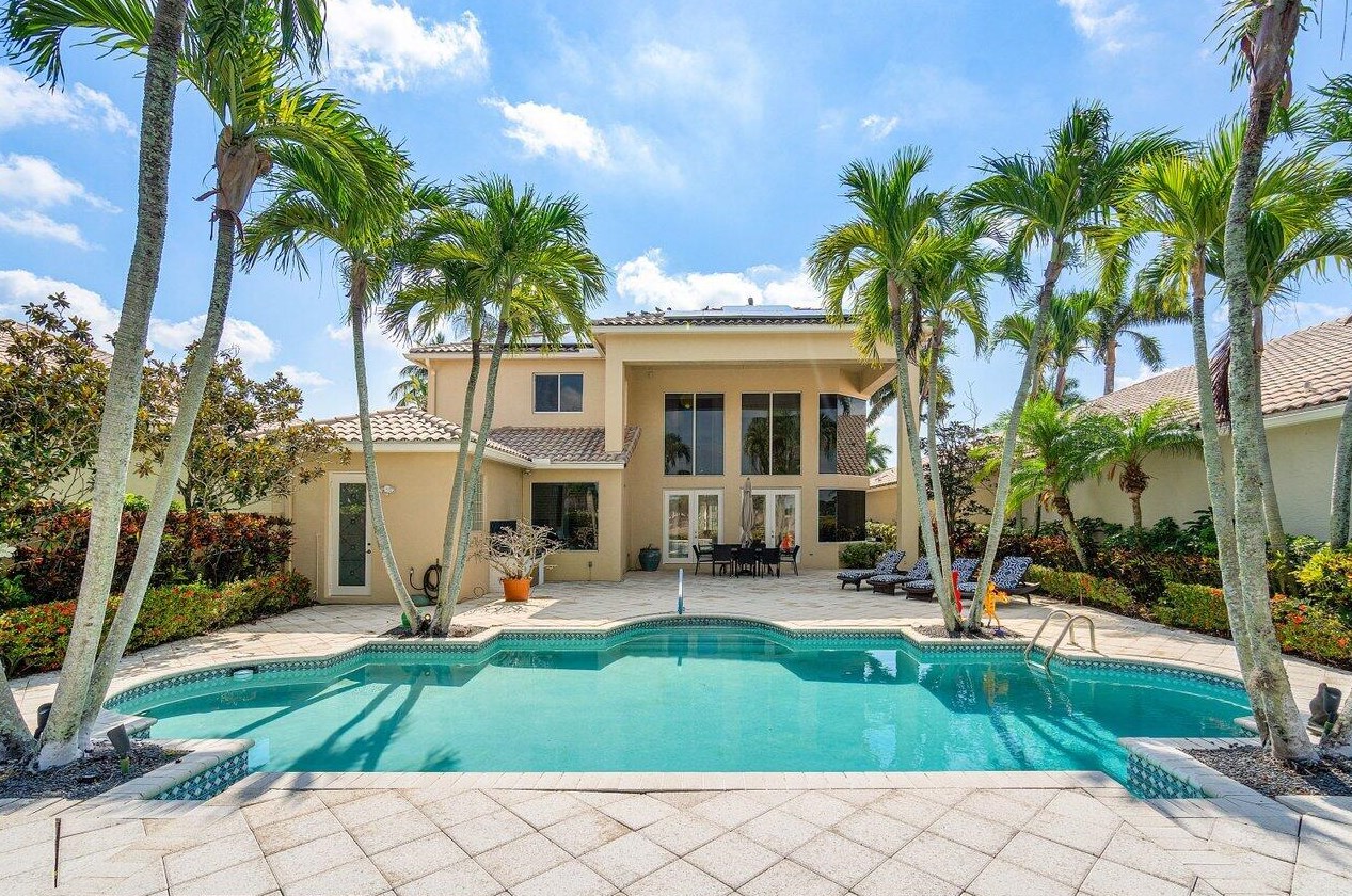 13 Is Dr, Boynton Beach FL 33435-3310 exterior