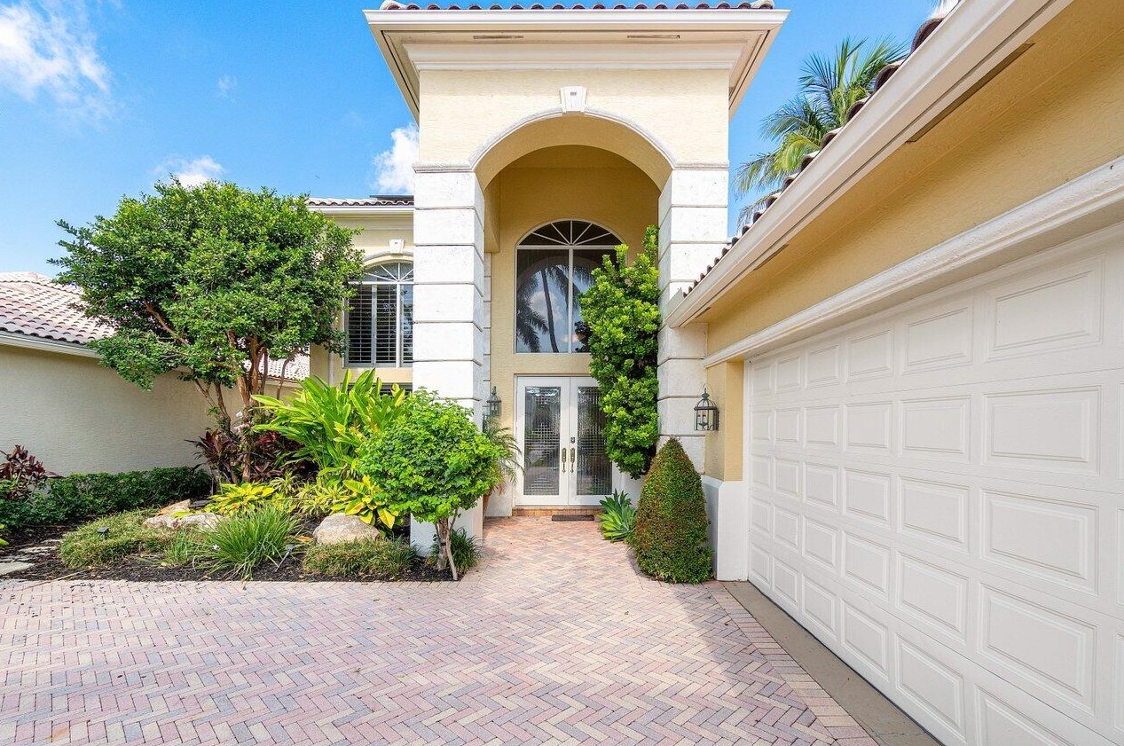 13 Is Dr, Boynton Beach FL 33435-3310 exterior