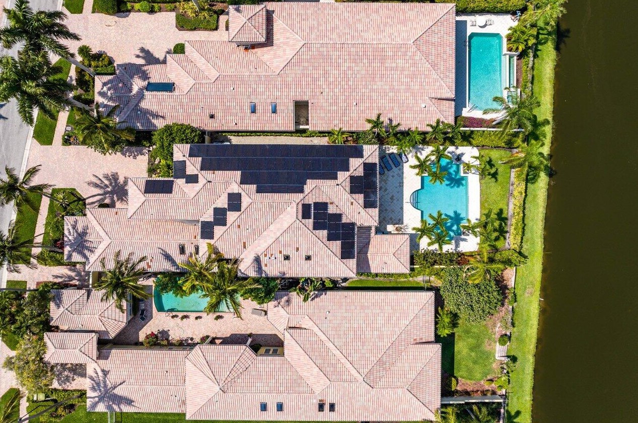 13 Is Dr, Boynton Beach FL 33435-3310 exterior